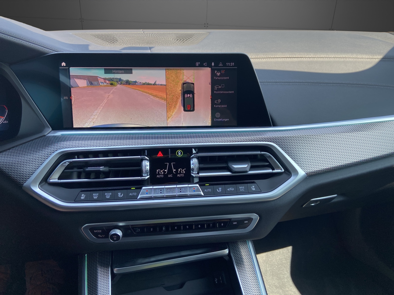 BMW X5 xDrive M50i Steptronic-image-11