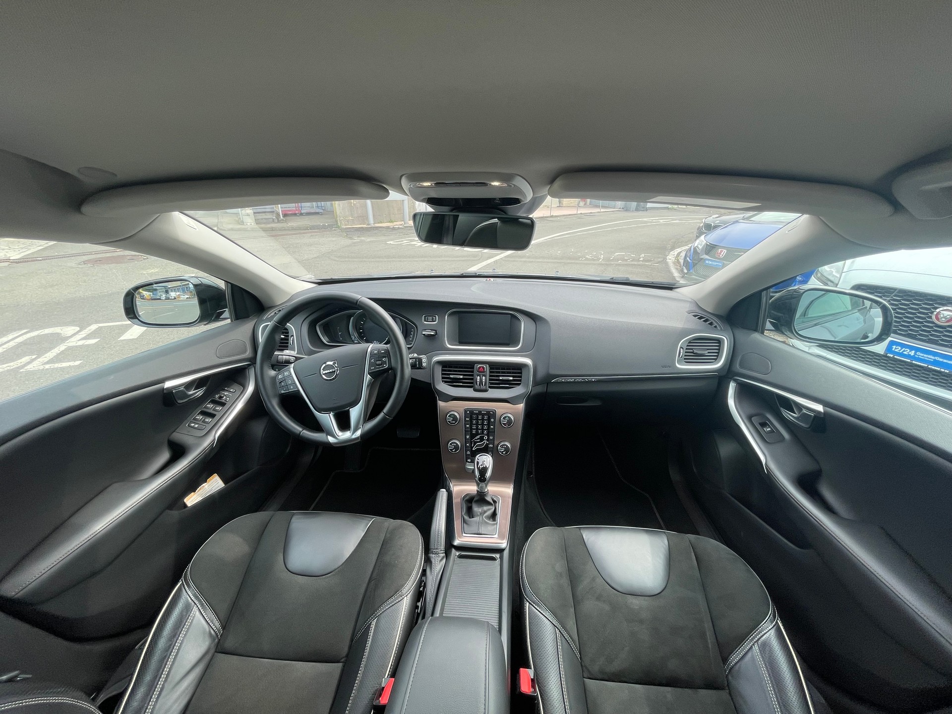 VOLVO V40 Cross Country T4 AWD Lyx Geartronic-image-7