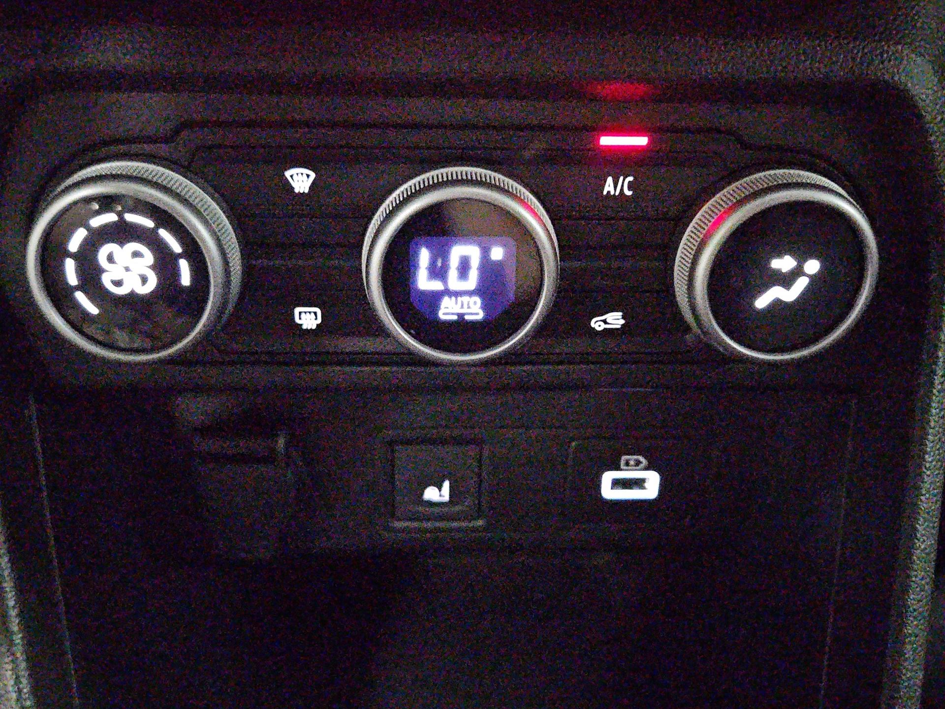 DACIA Jogger HEV 140 Extreme-image-19