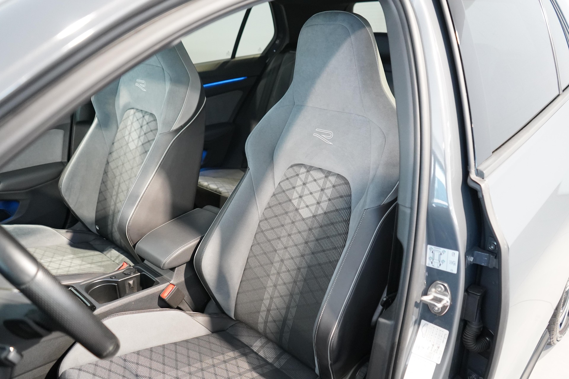 VW Golf VIII 2.0 TDI R-Line DSG 4motion-image-5