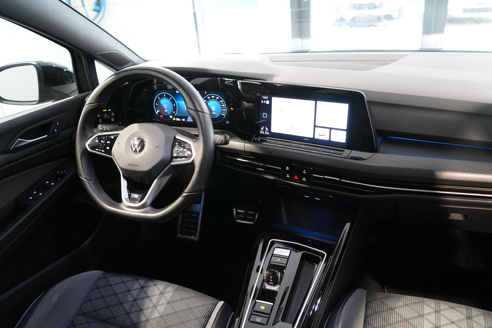 VW Golf VIII 2.0 TDI R-Line DSG 4motion-image-8