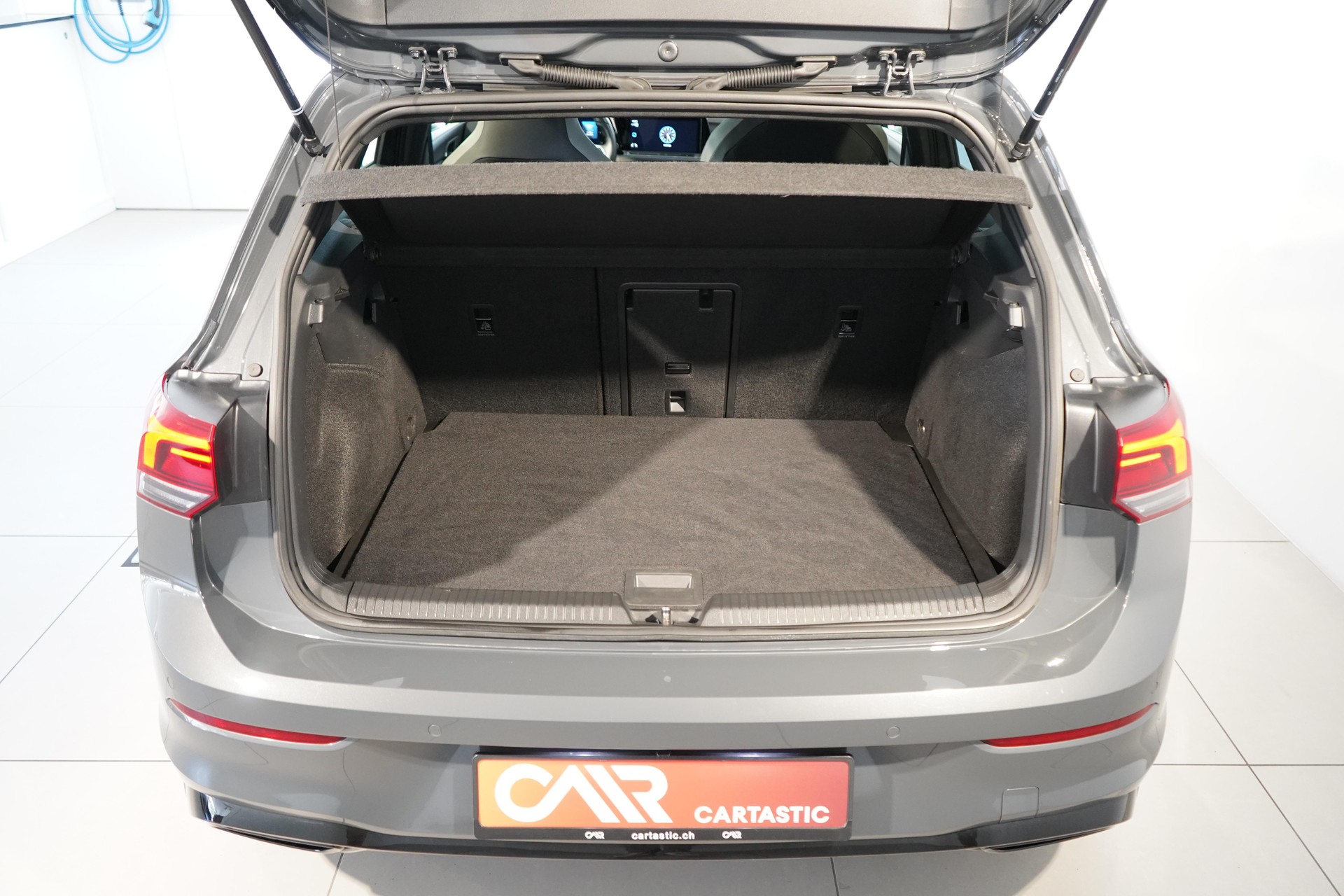 VW Golf VIII 2.0 TDI R-Line DSG 4motion-image-4
