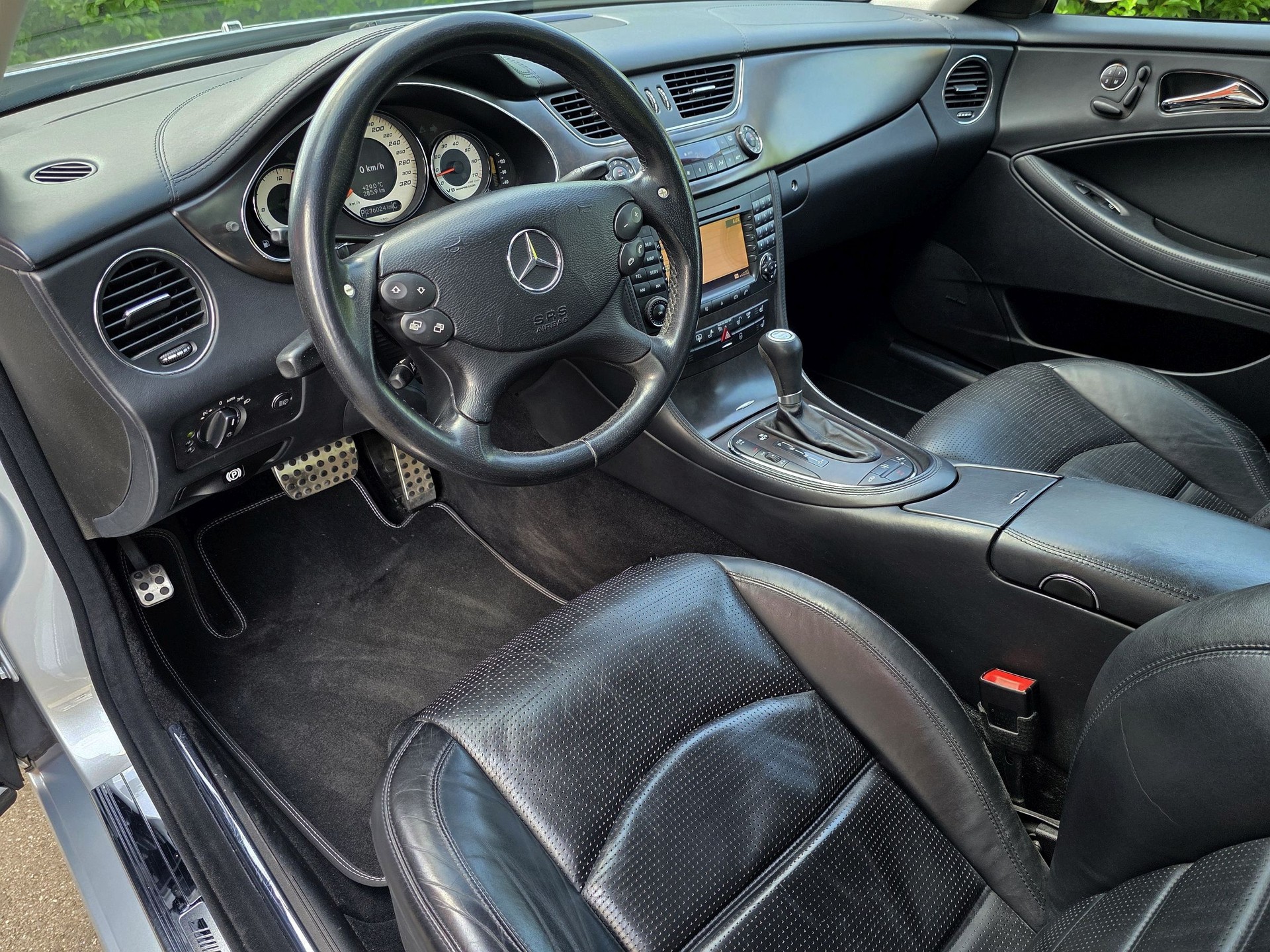 MERCEDES-BENZ CLS 55 AMG Automatic-image-13