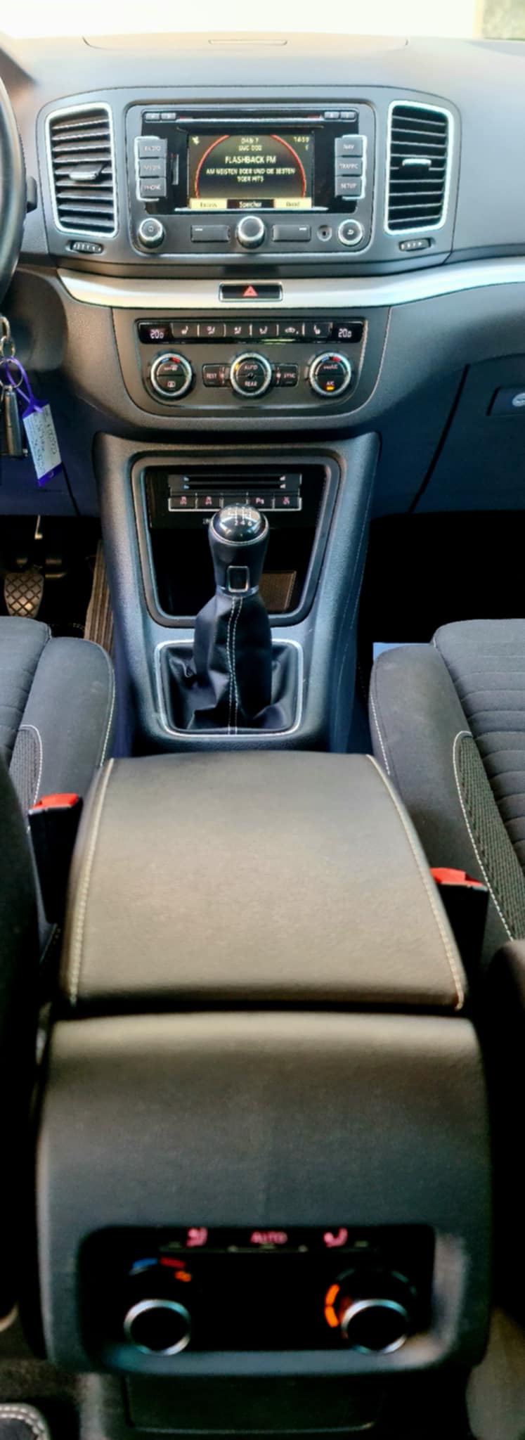 VW Sharan 2.0 TDI BlueMotion Technology Cup-image-10