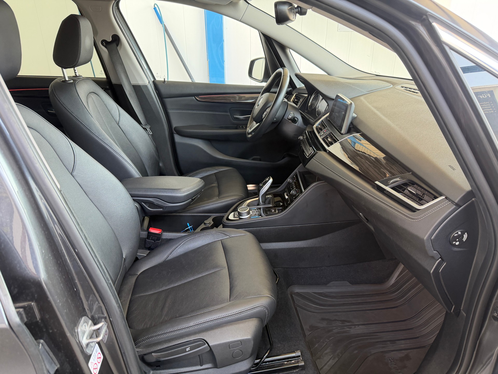 BMW 220i Gran Tourer Luxury Line DKG 7 Plätzer-image-18