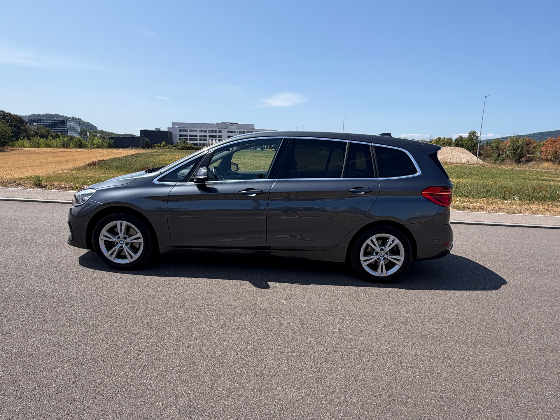 BMW 220i Gran Tourer Luxury Line DKG 7 Plätzer-image-6