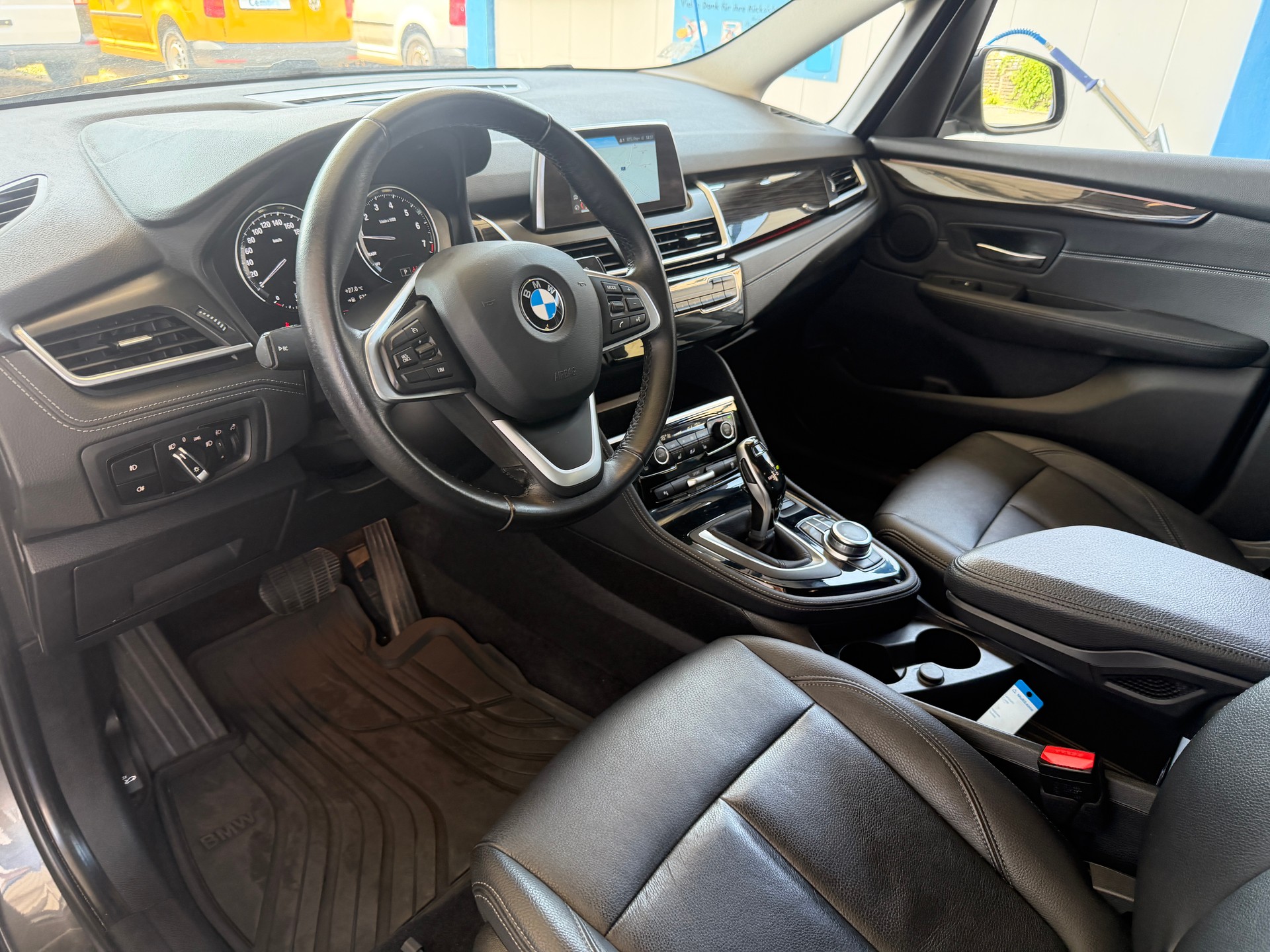 BMW 220i Gran Tourer Luxury Line DKG 7 Plätzer-image-19