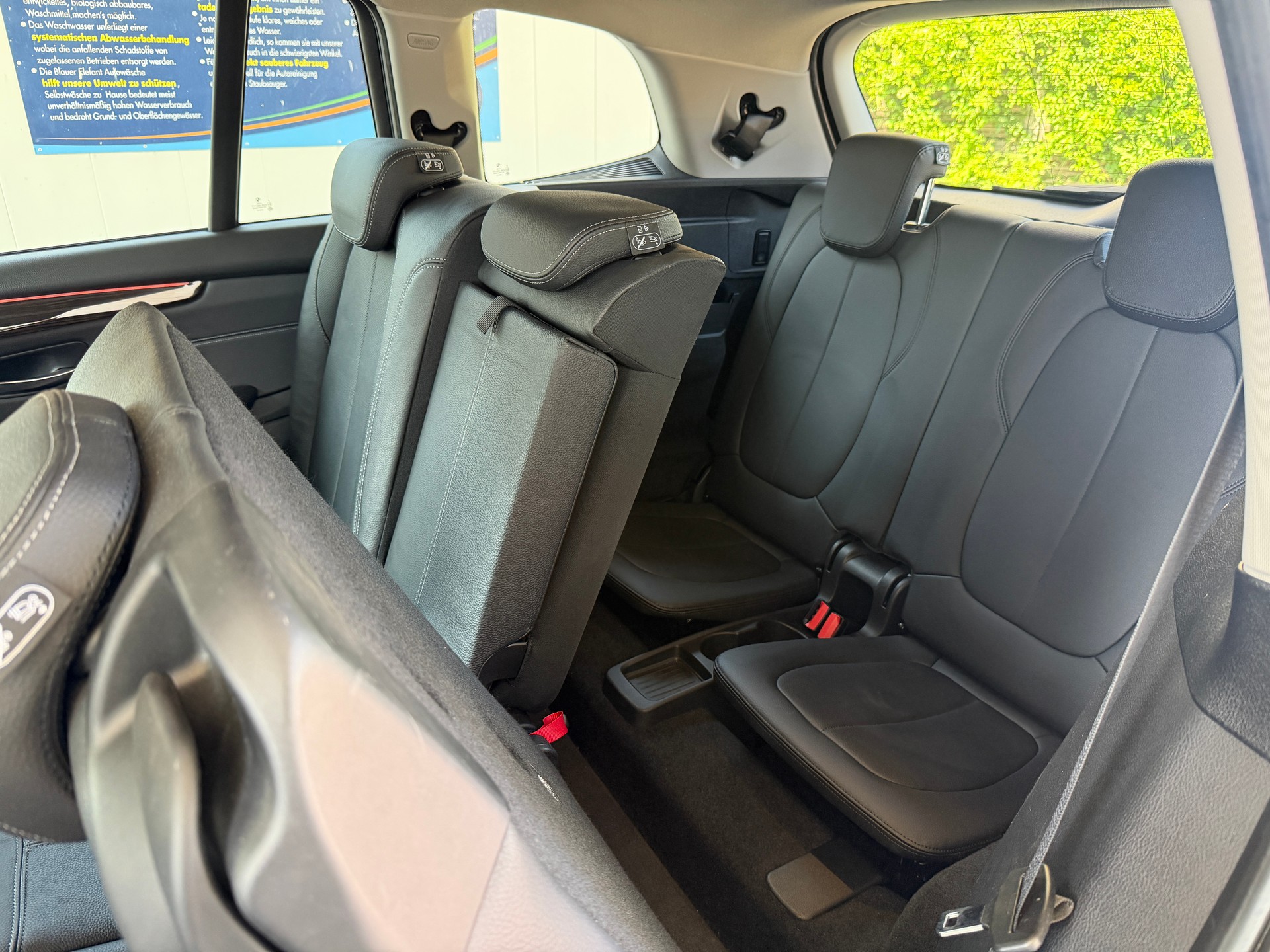 BMW 220i Gran Tourer Luxury Line DKG 7 Plätzer-showroom-element-3
