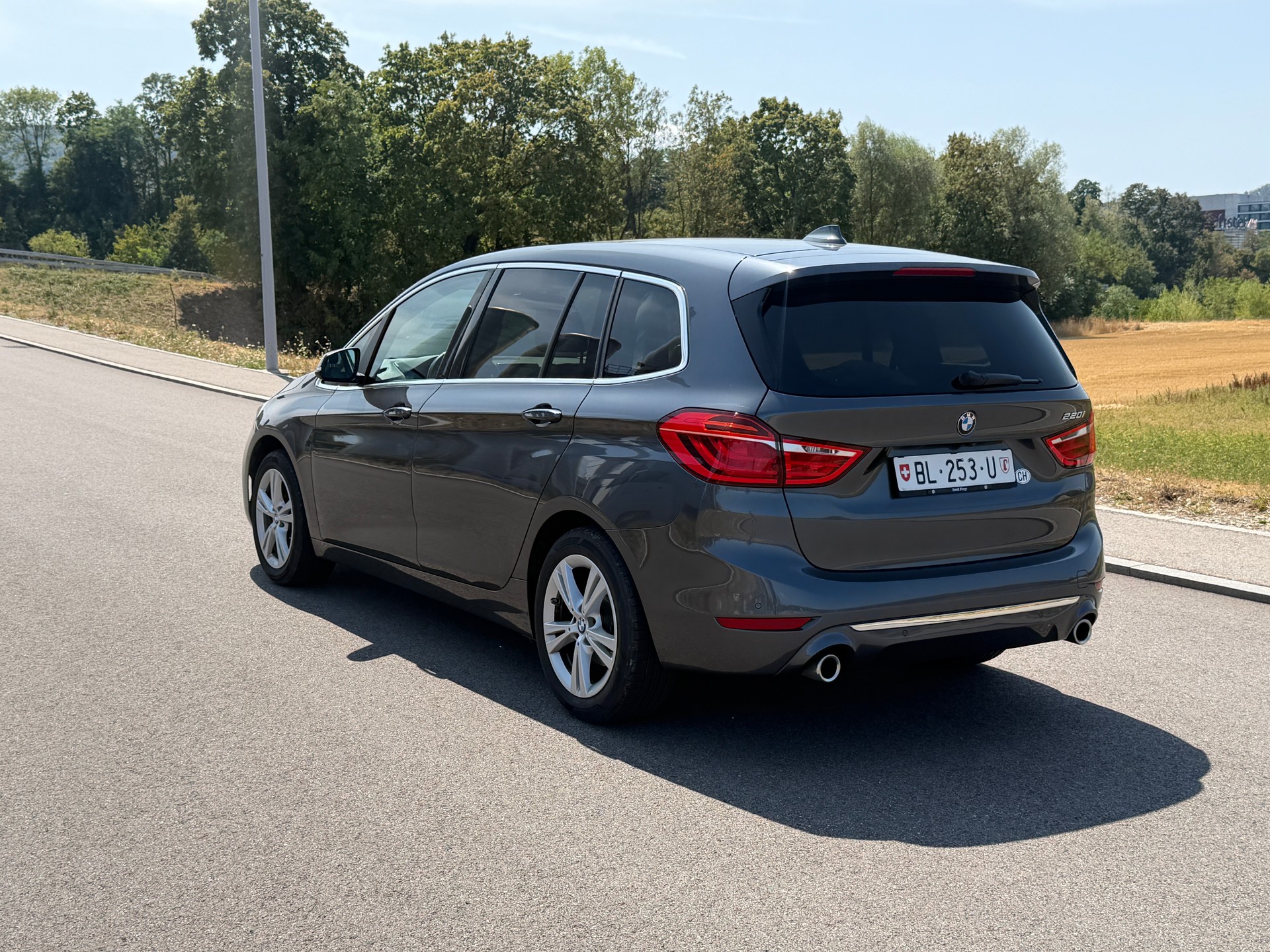 BMW 220i Gran Tourer Luxury Line DKG 7 Plätzer-image-10