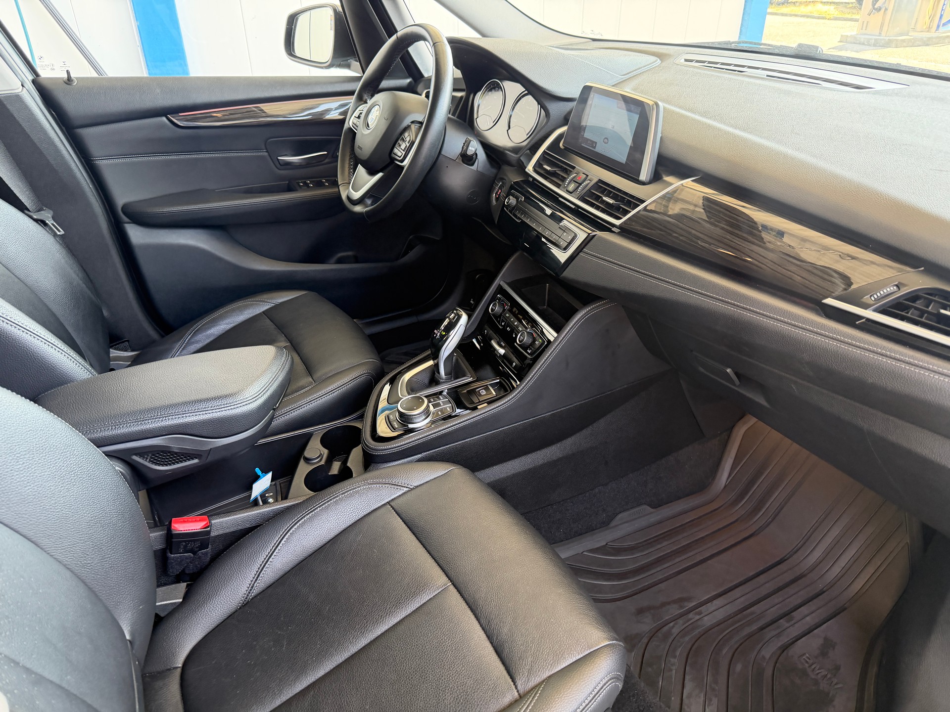 BMW 220i Gran Tourer Luxury Line DKG 7 Plätzer-image-17