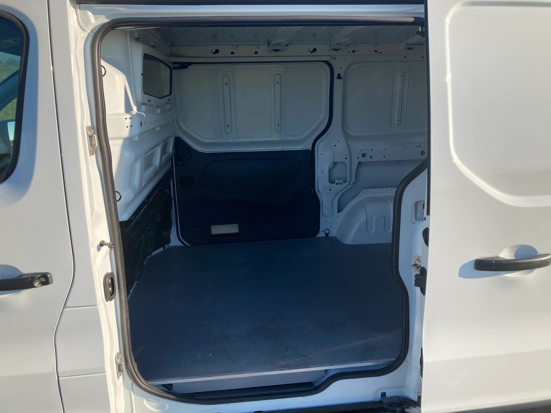 RENAULT Trafic 1.6 dCi 115 2.9t Business L1H1 *Nutzlast 1`160KG*2 Schiebetüren*-image-6