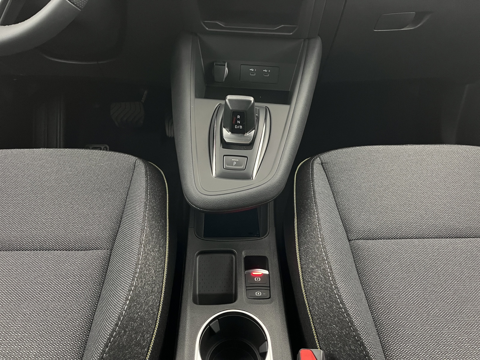 RENAULT Captur 1.8 E-Tech techno-image-13