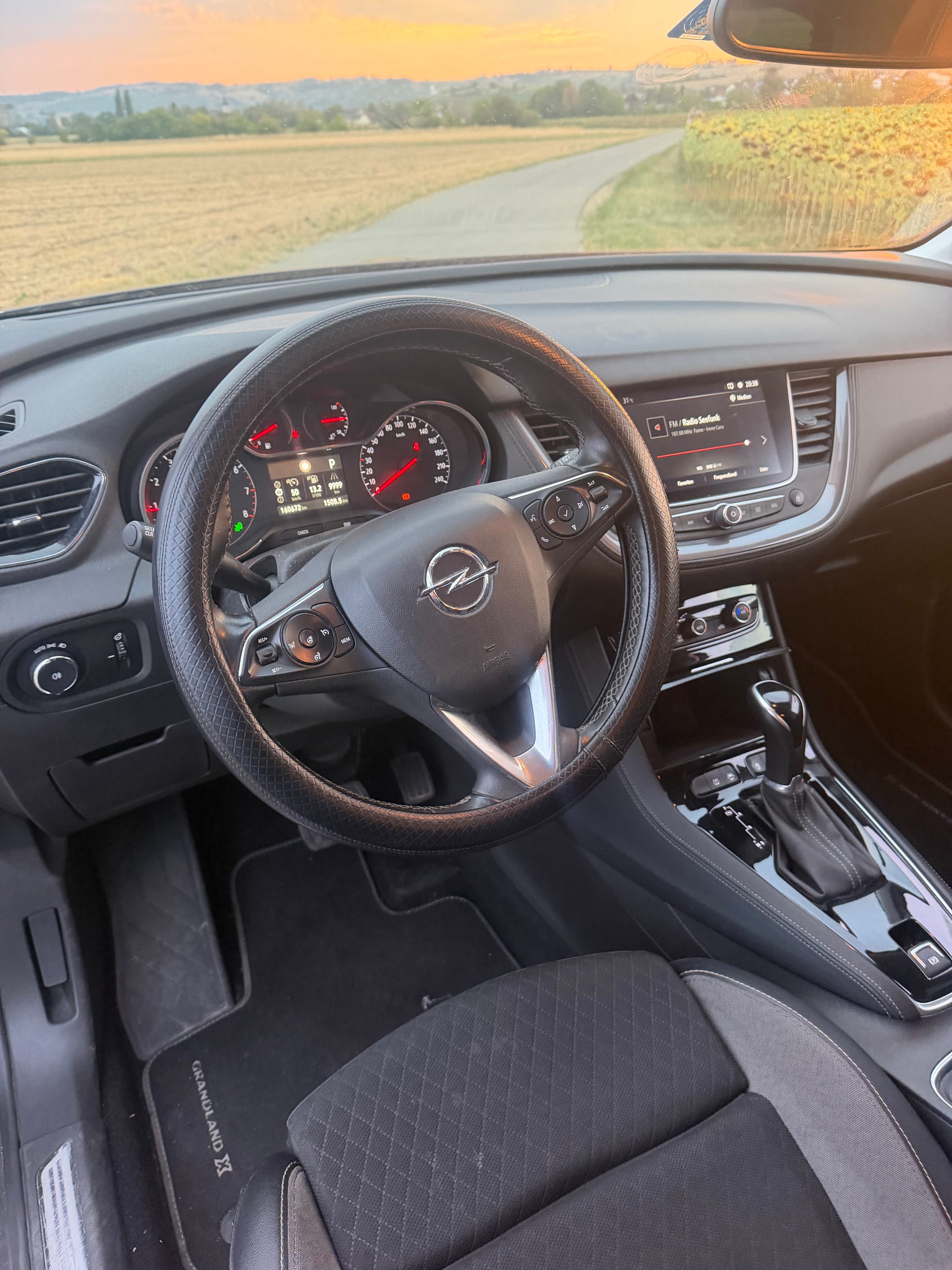 OPEL Grandland X 1.2i TP Design Line Automatik-image-9