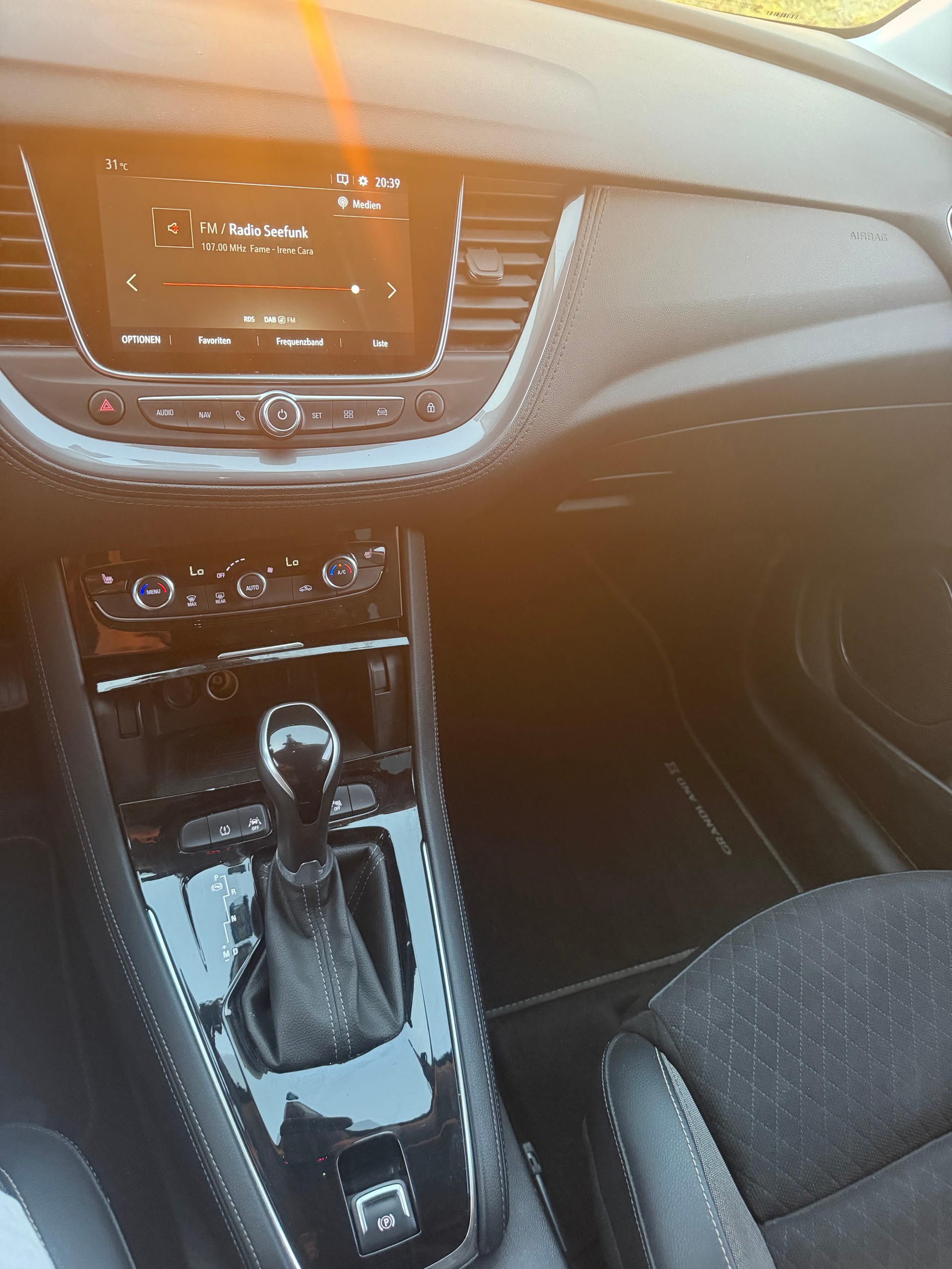 OPEL Grandland X 1.2i TP Design Line Automatik-image-10