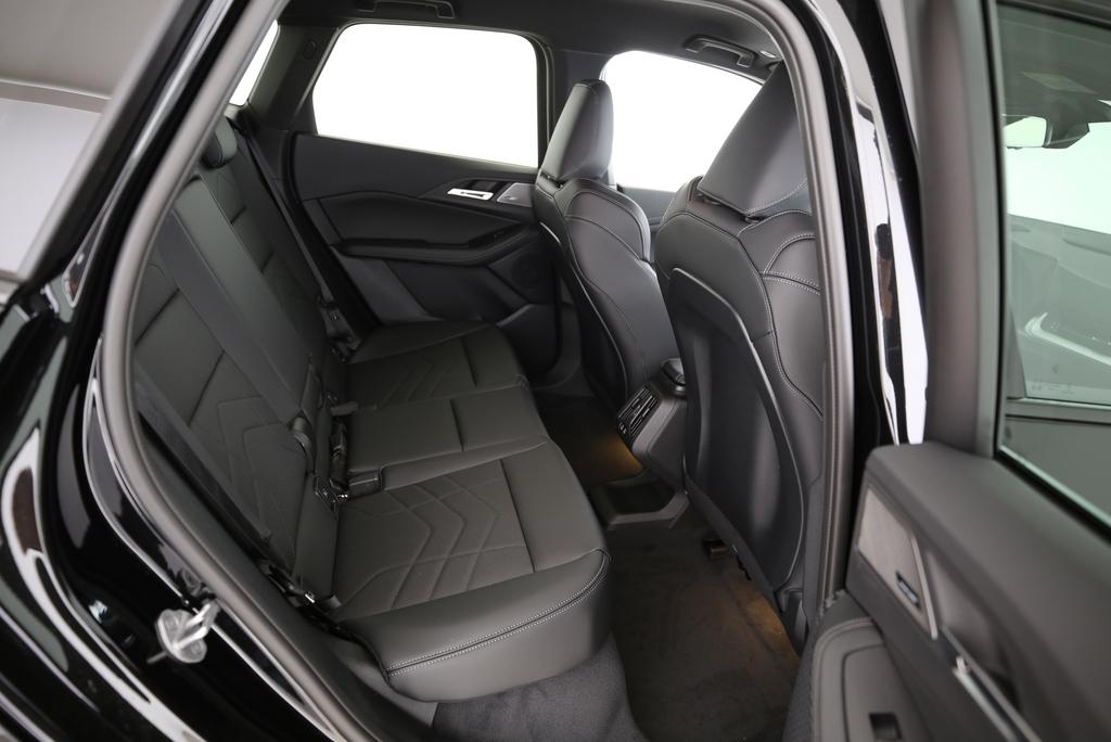 BMW 230e xDrive Active Tourer-image-21