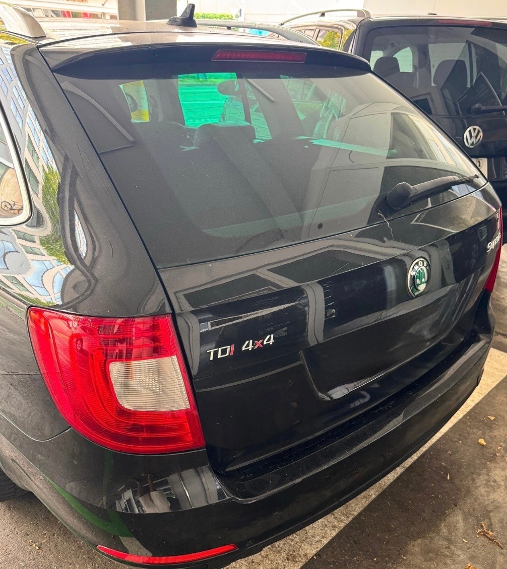 SKODA Superb Combi 2.0 TDi Laurin & Klement 4x4 DSG-image-4