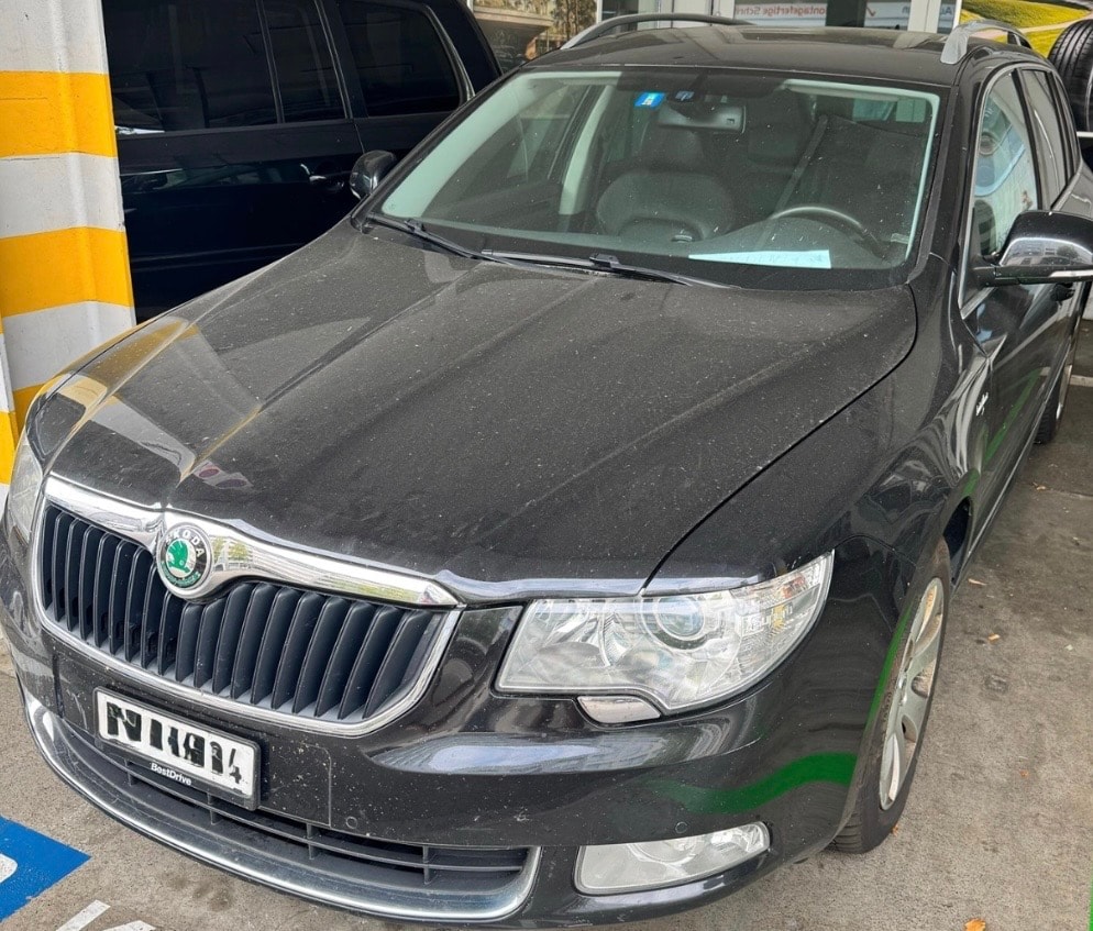 SKODA Superb Combi 2.0 TDi Laurin & Klement 4x4 DSG-image-1