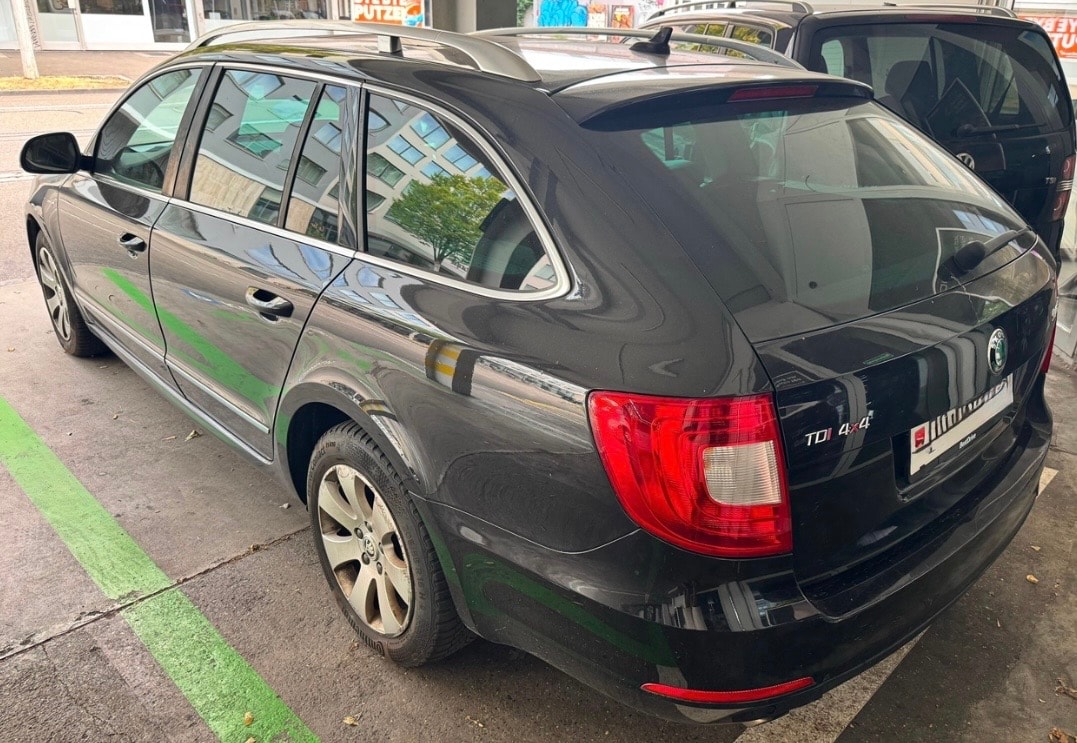 SKODA Superb Combi 2.0 TDi Laurin & Klement 4x4 DSG-image-2