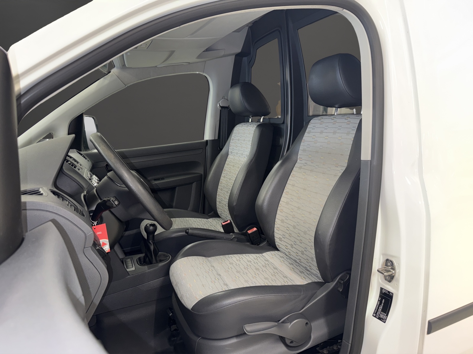 VW Caddy 1.6 TDI BlueMotion Technology-image-6