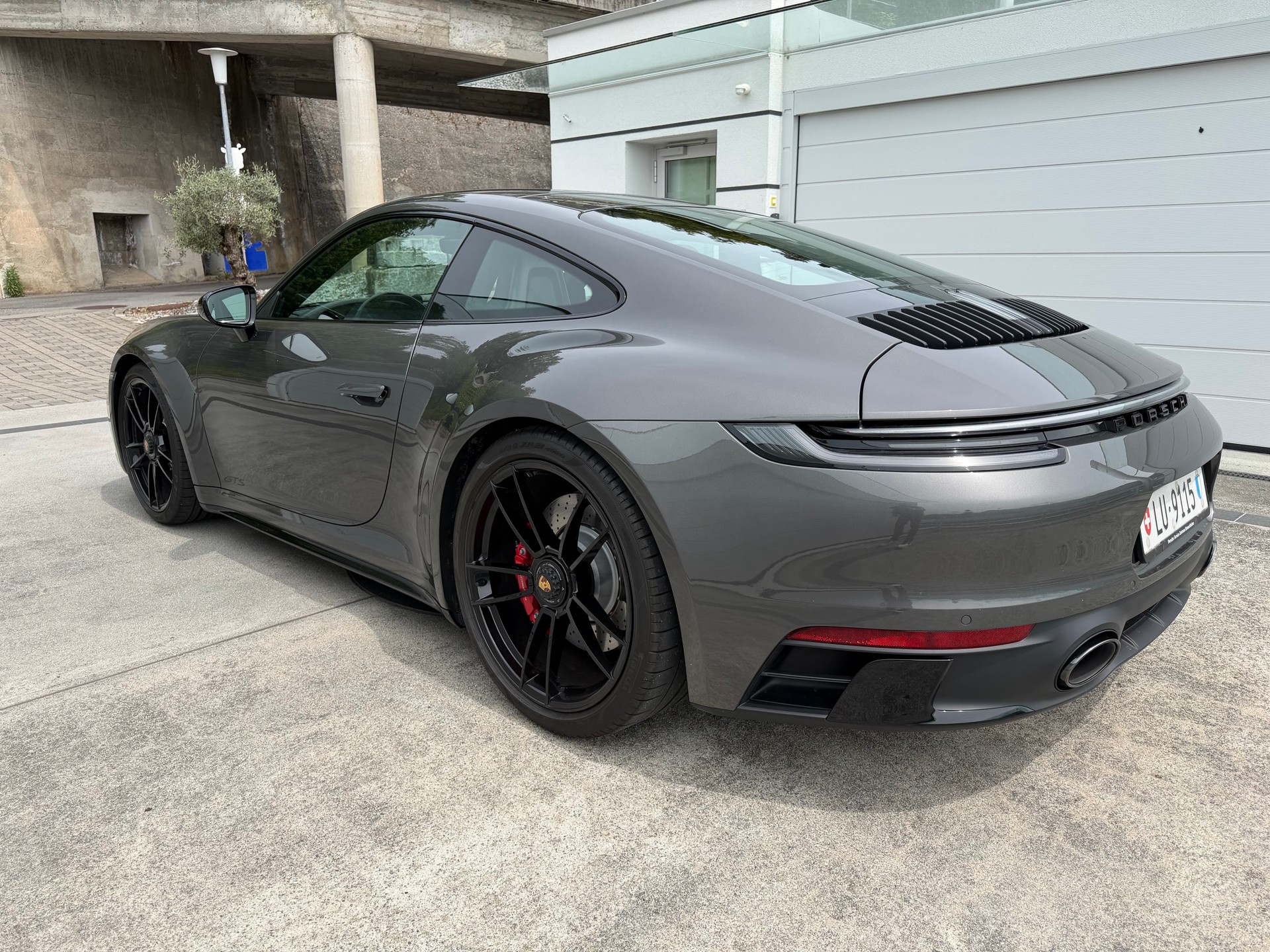 PORSCHE Carrera 4 GTS PDK-image-1