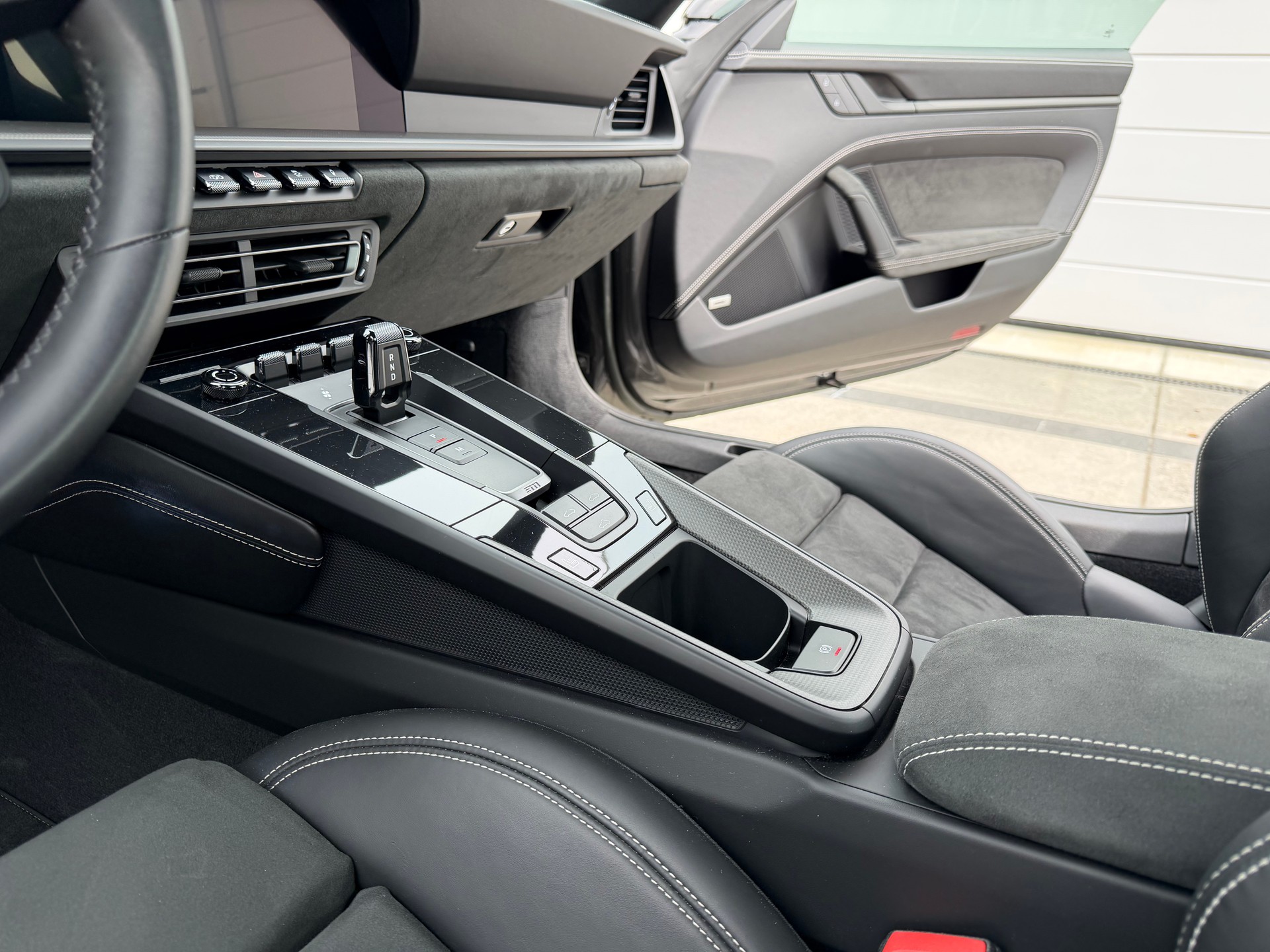PORSCHE Carrera 4 GTS PDK-image-5