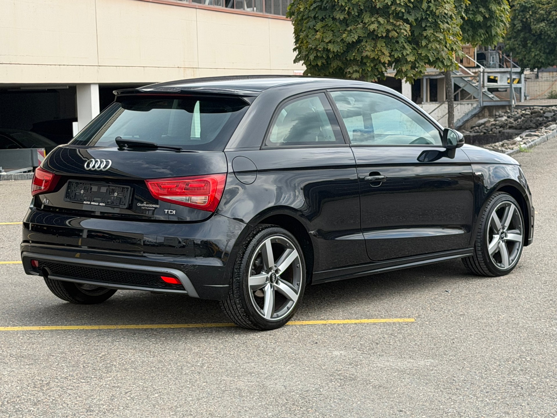 AUDI A1 1.6 TDI S-Line-image-5
