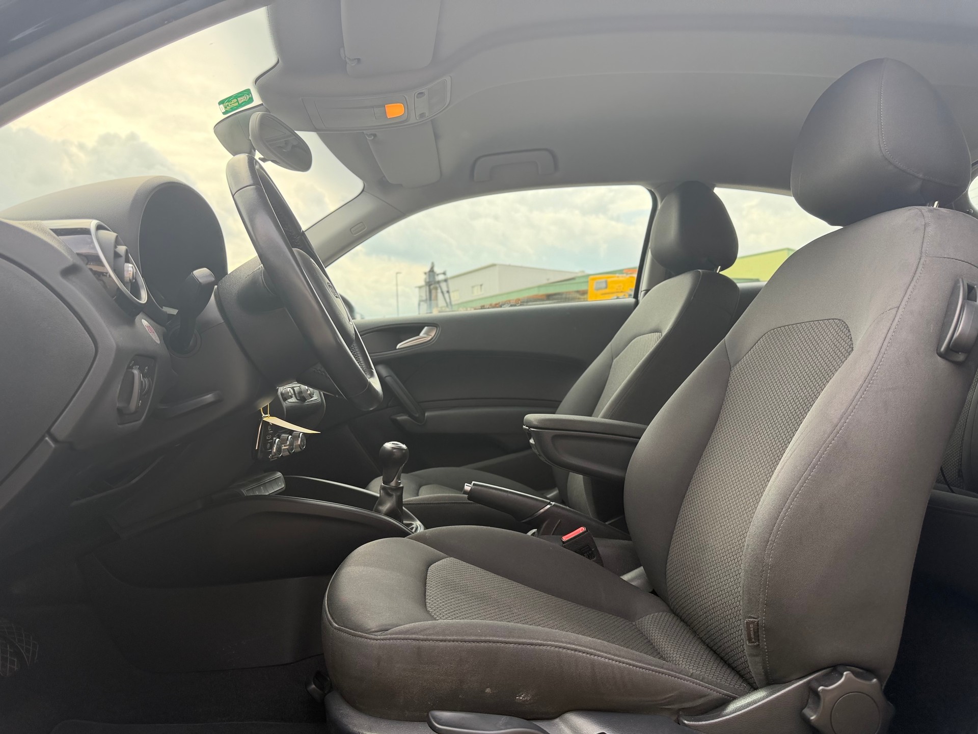 AUDI A1 1.6 TDI S-Line-image-6