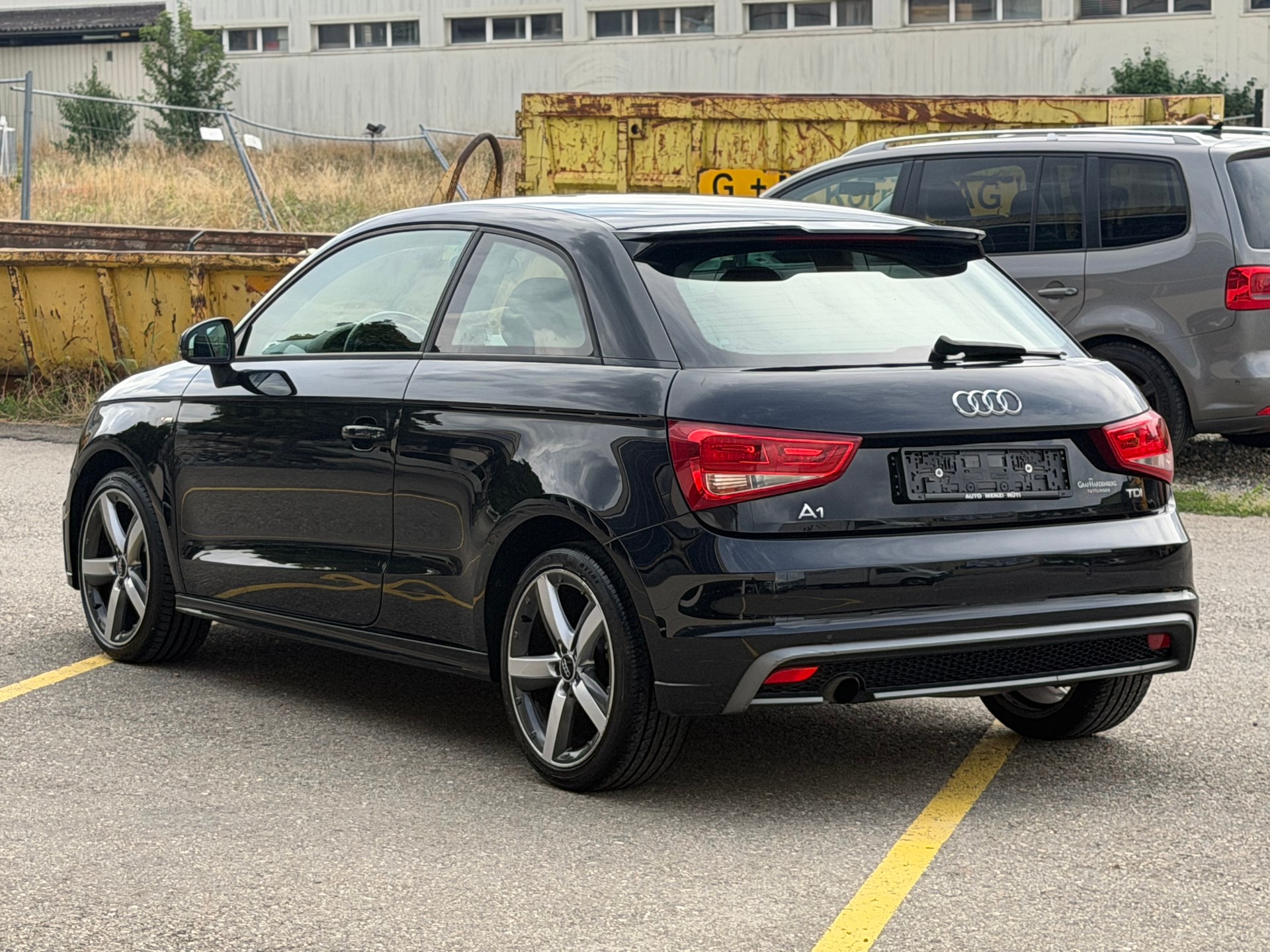 AUDI A1 1.6 TDI S-Line-image-3