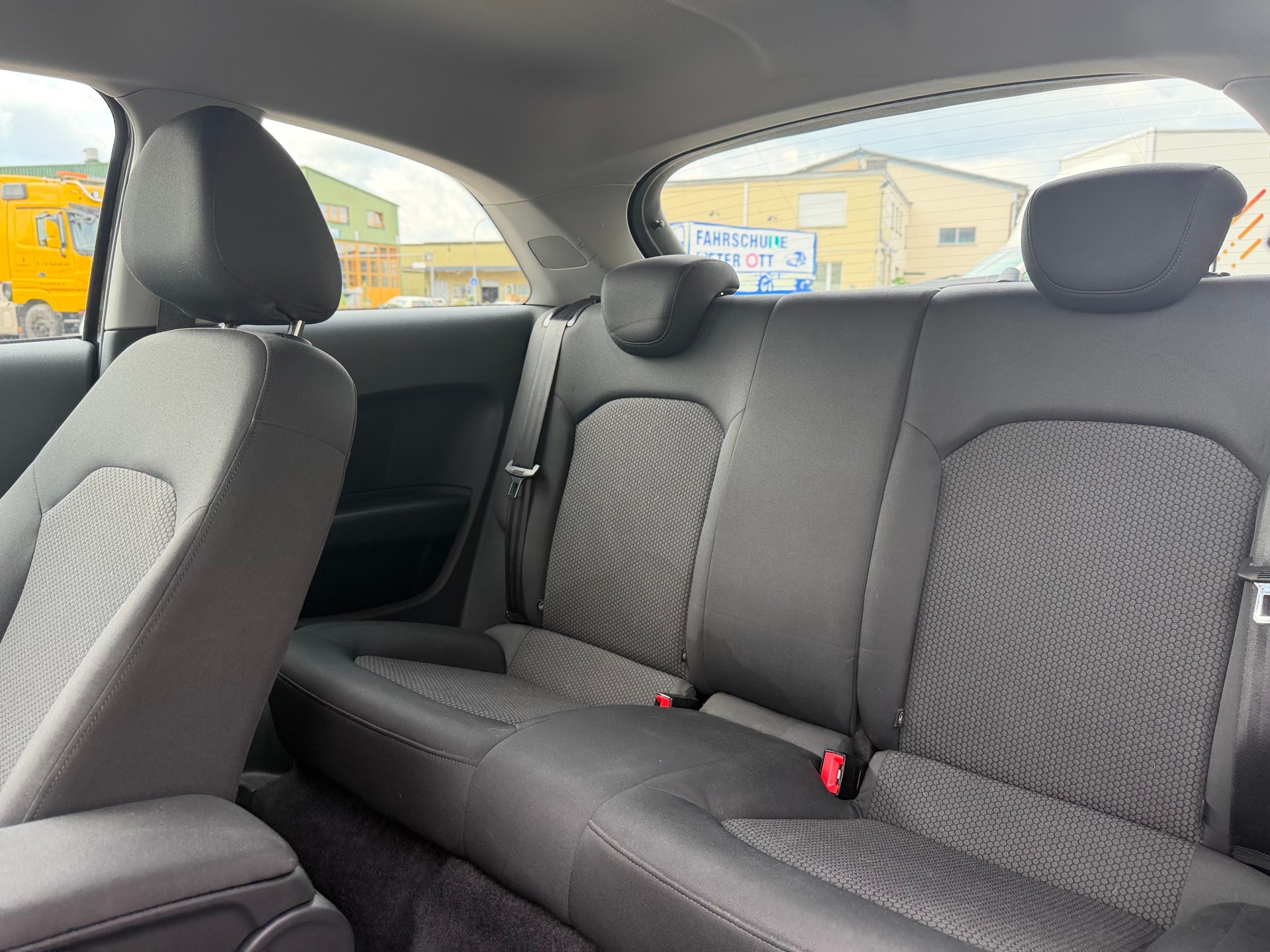 AUDI A1 1.6 TDI S-Line-image-9