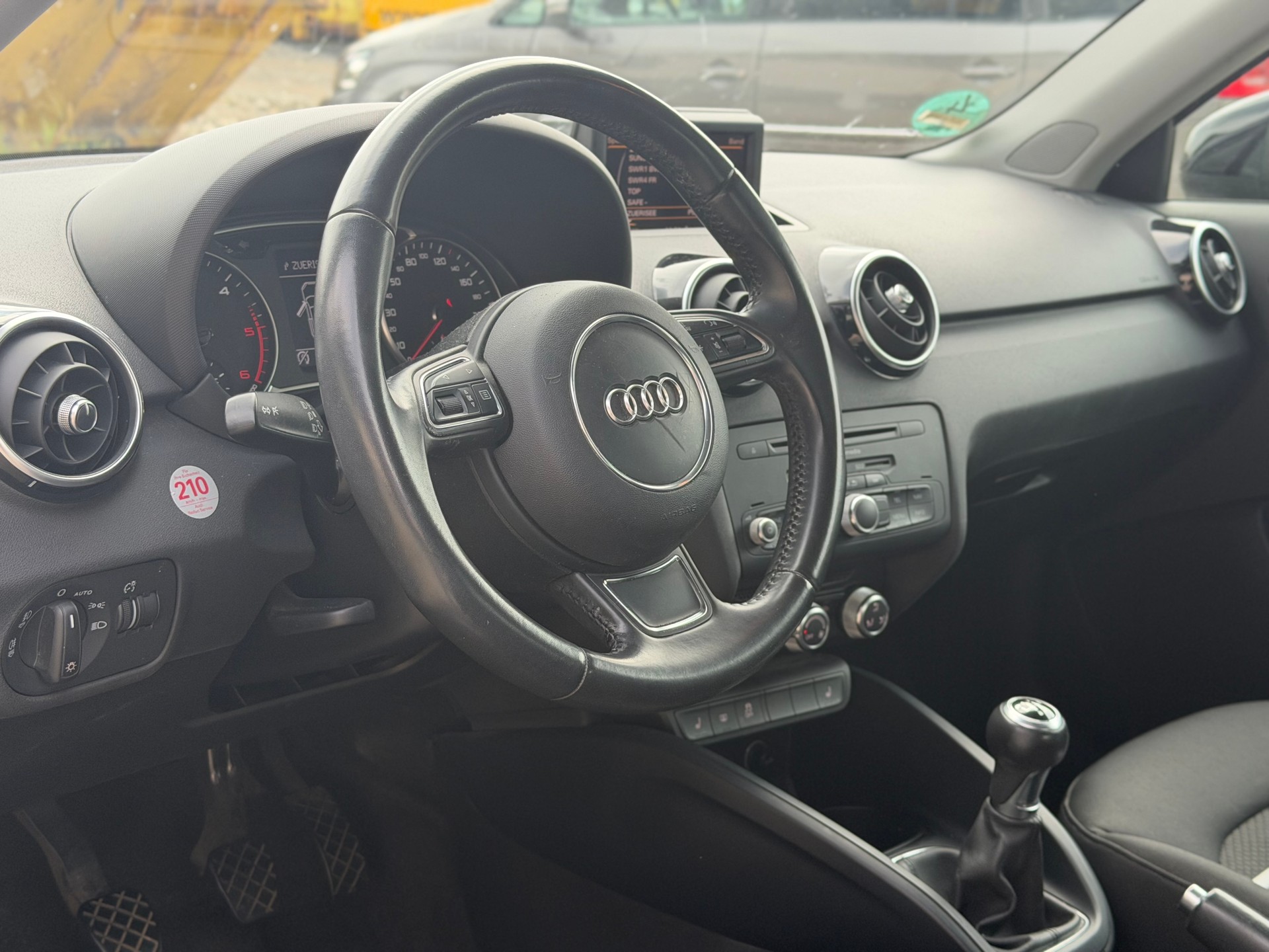 AUDI A1 1.6 TDI S-Line-image-7
