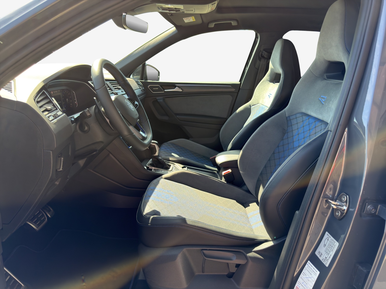 VW Tiguan 2.0TSI R 4Motion DSG-image-7