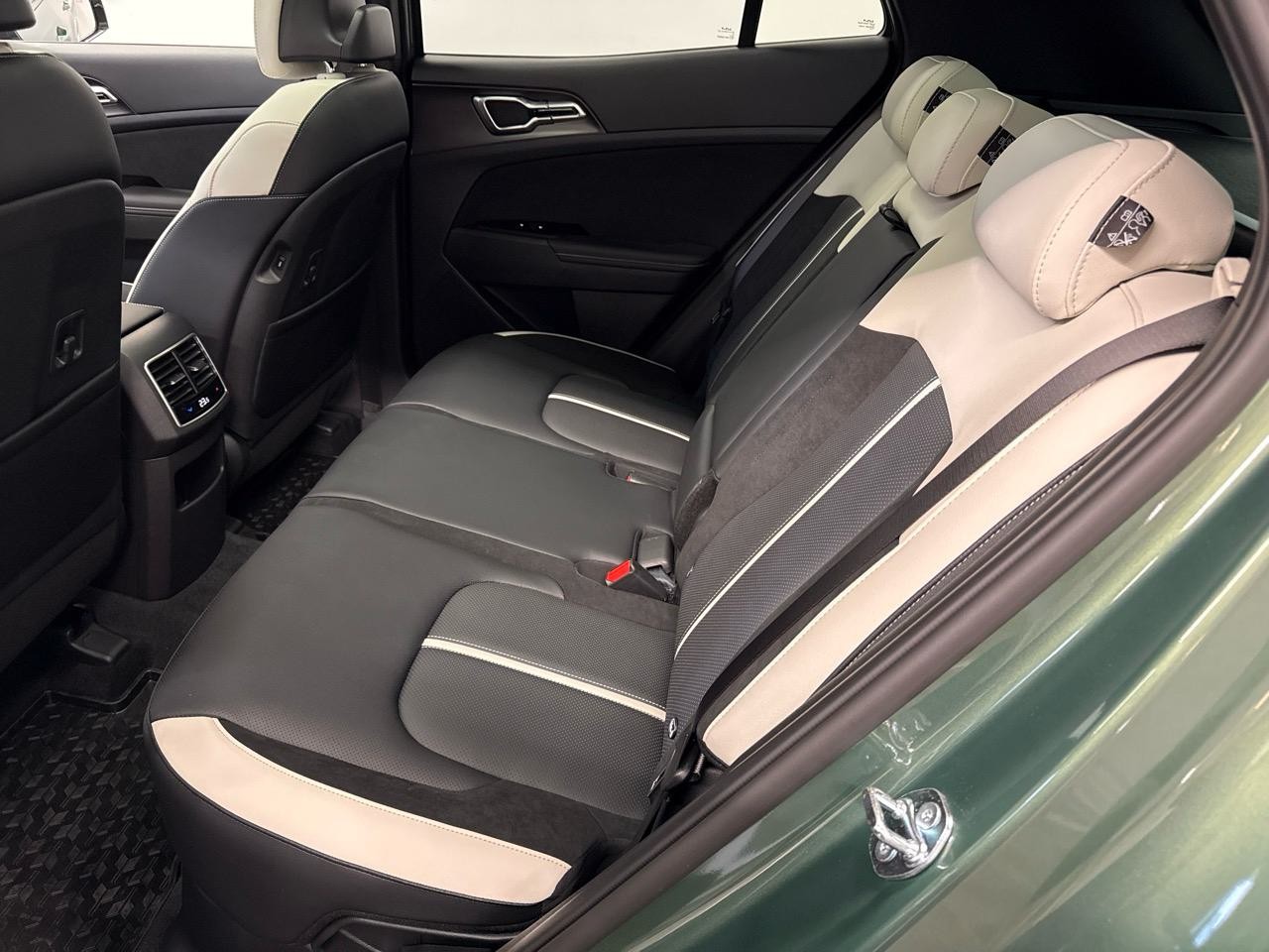 KIA Sportage 1.6T-GDi HEV GT-Line 4x4 A-image-14