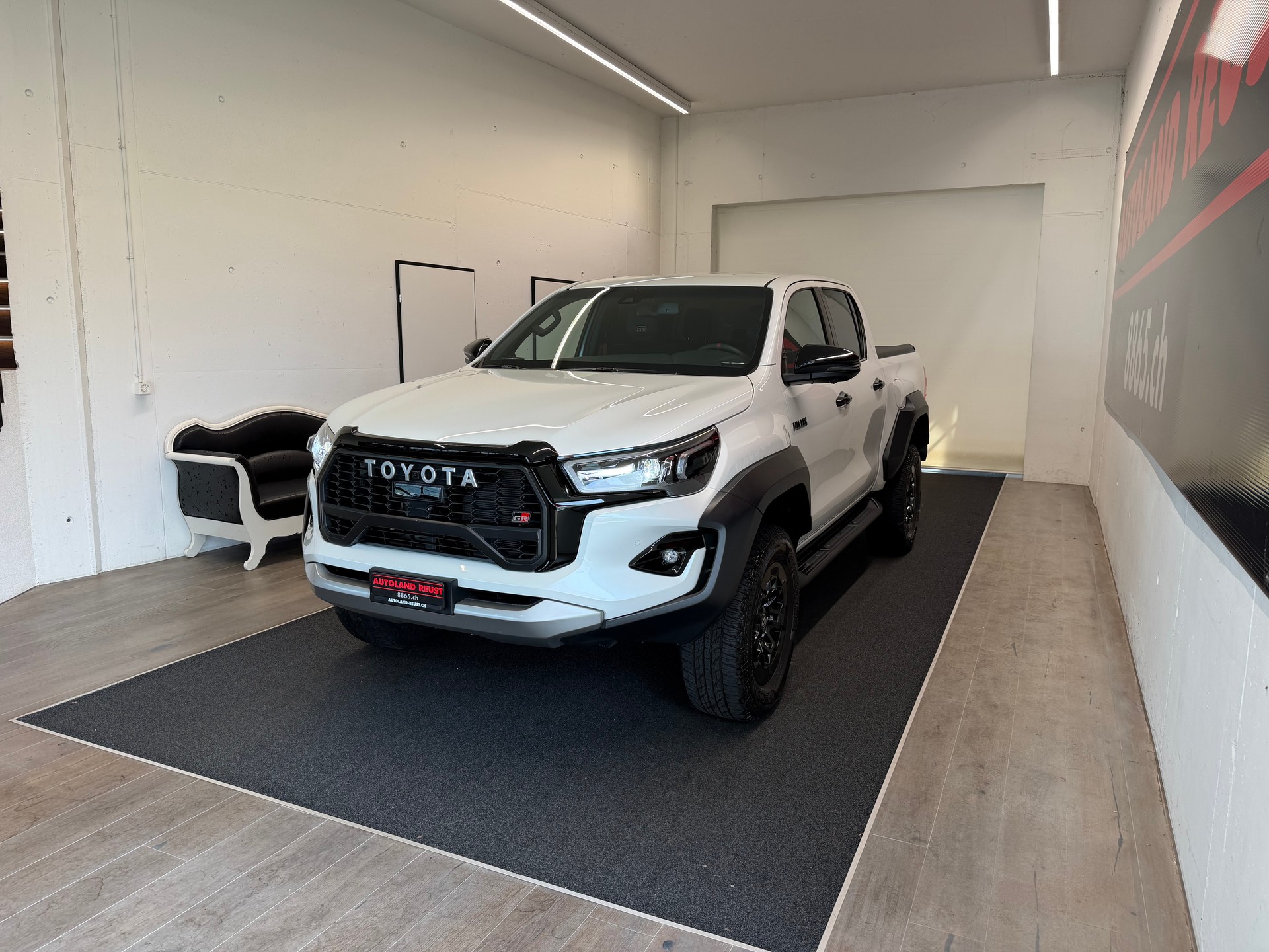 TOYOTA Hilux 2.8d GR Sport II Double Cab 4x4 A-image-2