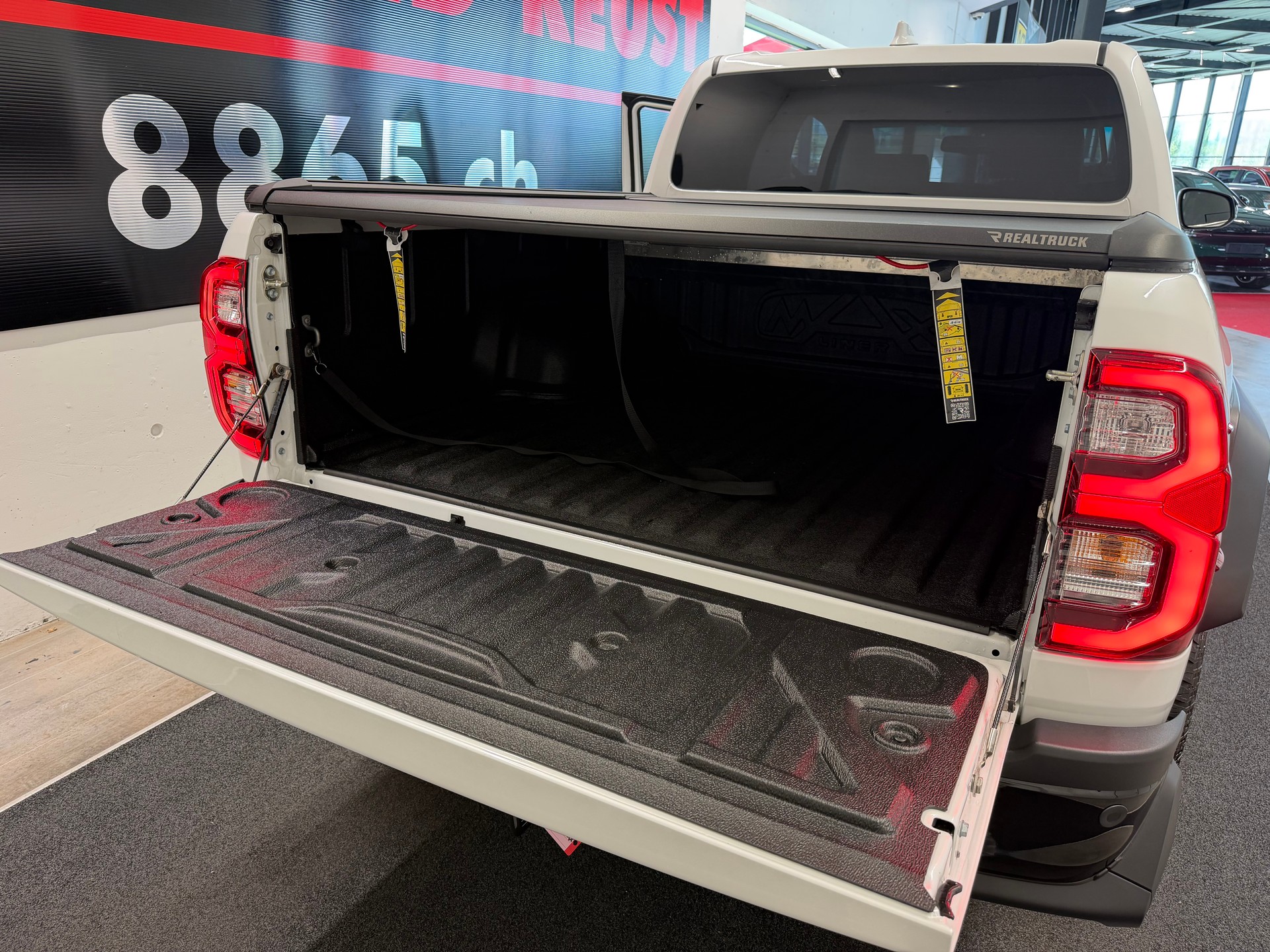 TOYOTA Hilux 2.8d GR Sport II Double Cab 4x4 A-image-9