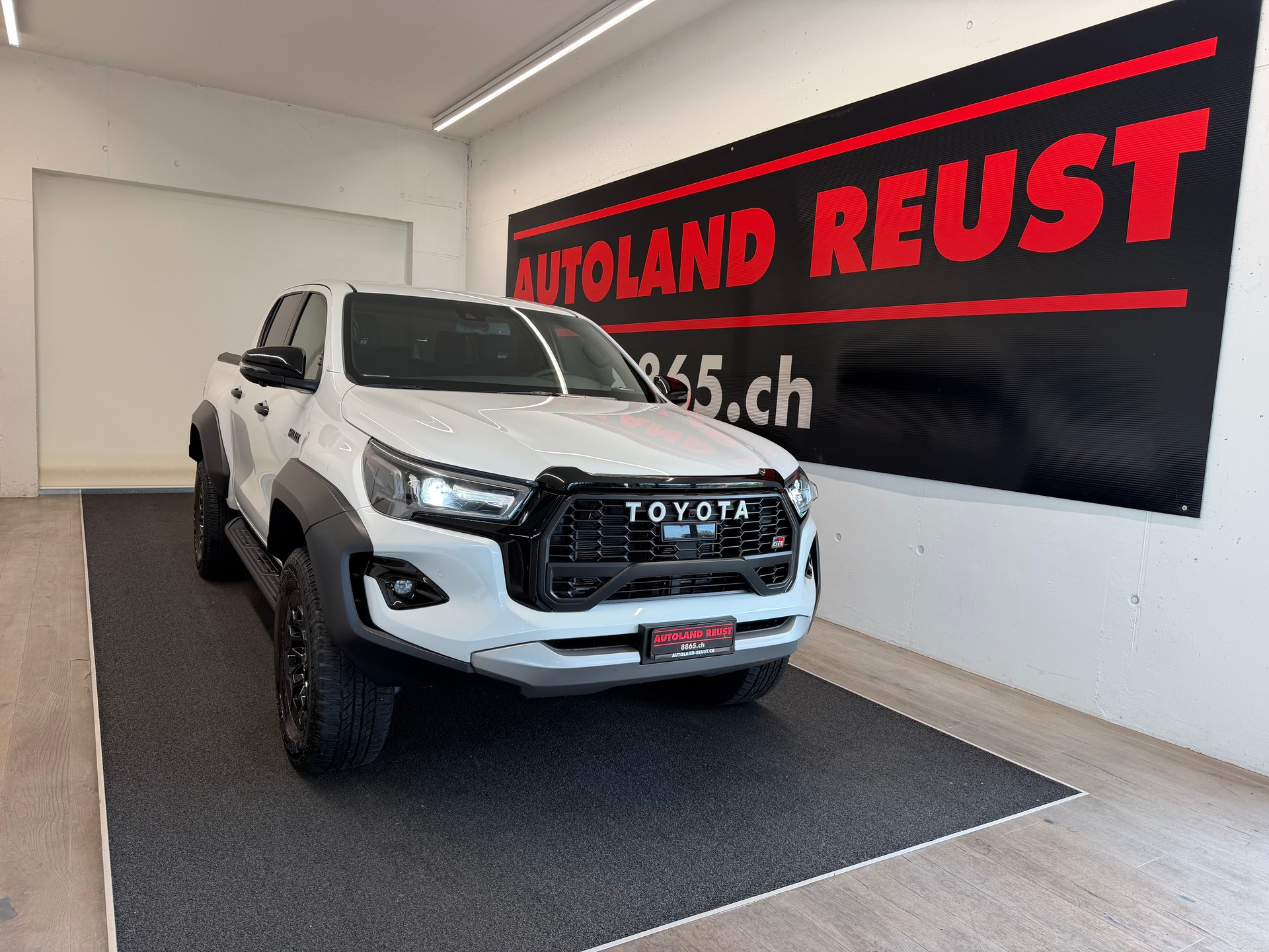 TOYOTA Hilux 2.8d GR Sport II Double Cab 4x4 A-image-0
