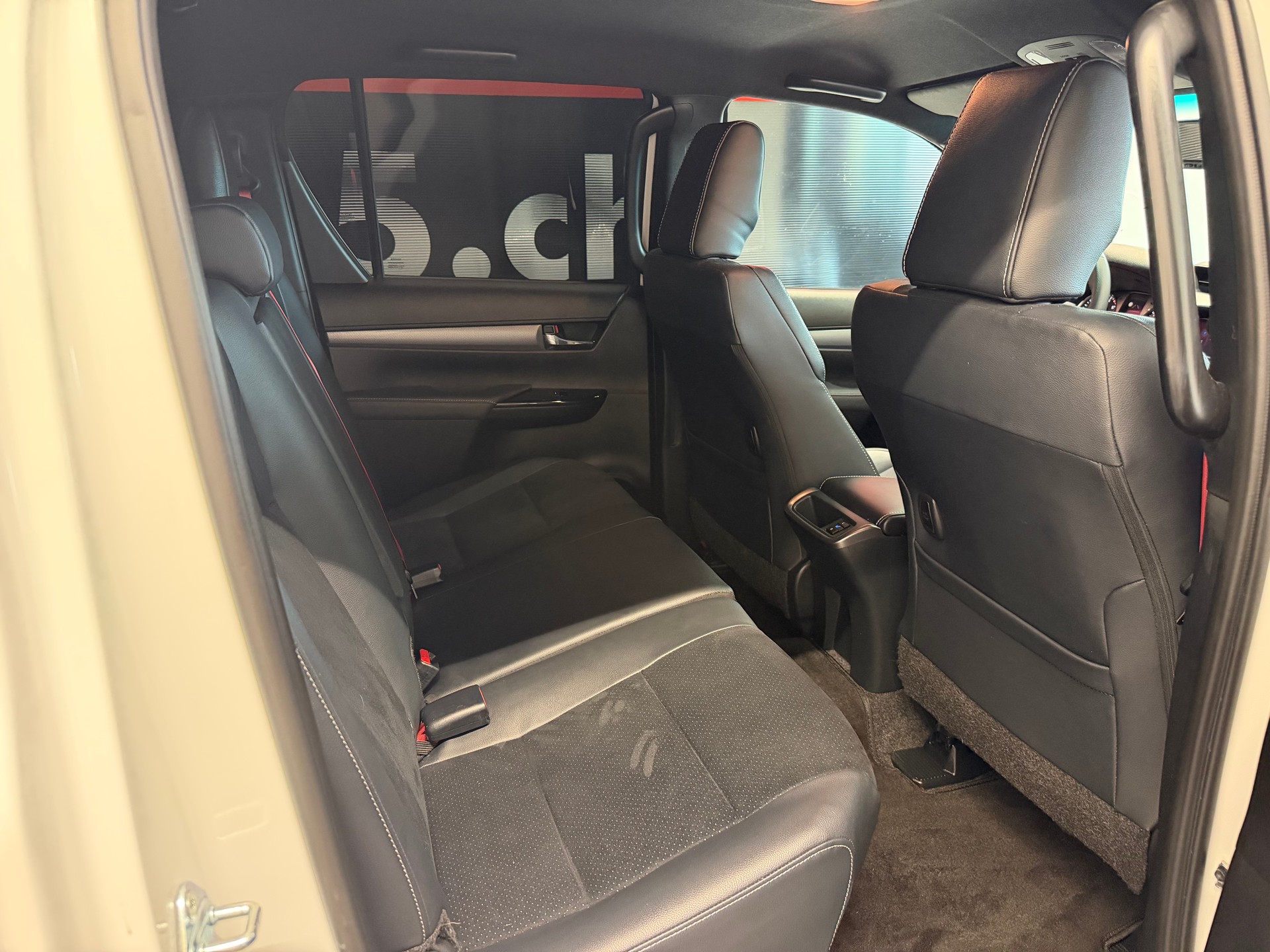 TOYOTA Hilux 2.8d GR Sport II Double Cab 4x4 A-image-29