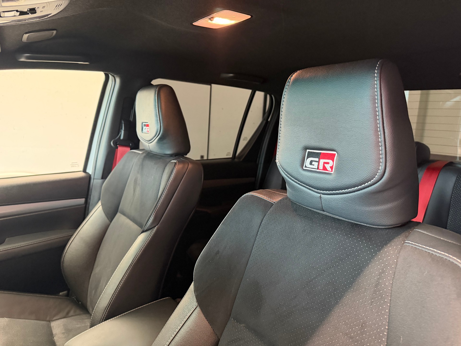 TOYOTA Hilux 2.8d GR Sport II Double Cab 4x4 A-image-15
