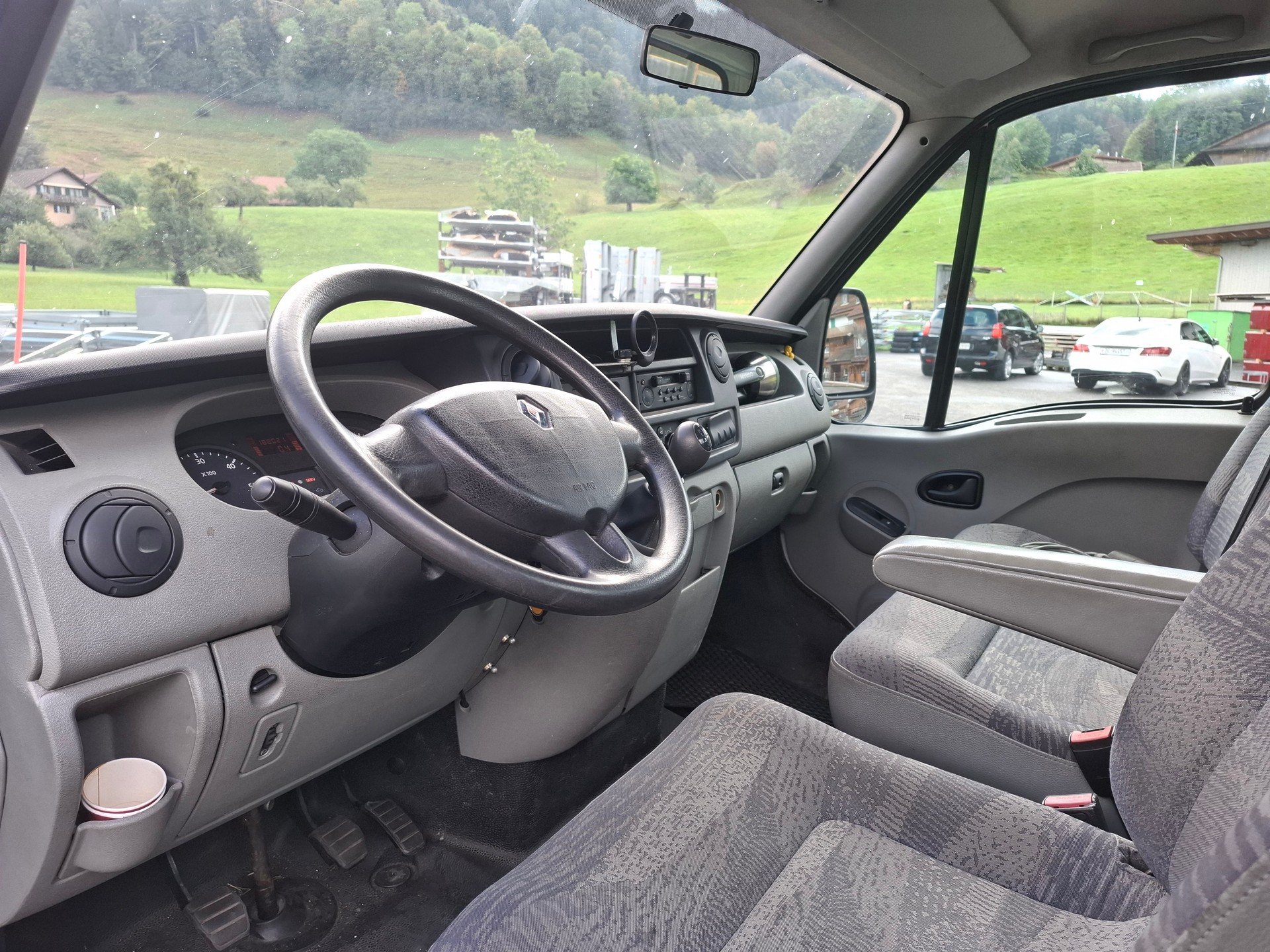 RENAULT Master T35 2.5dCi L3H1GV-image-3