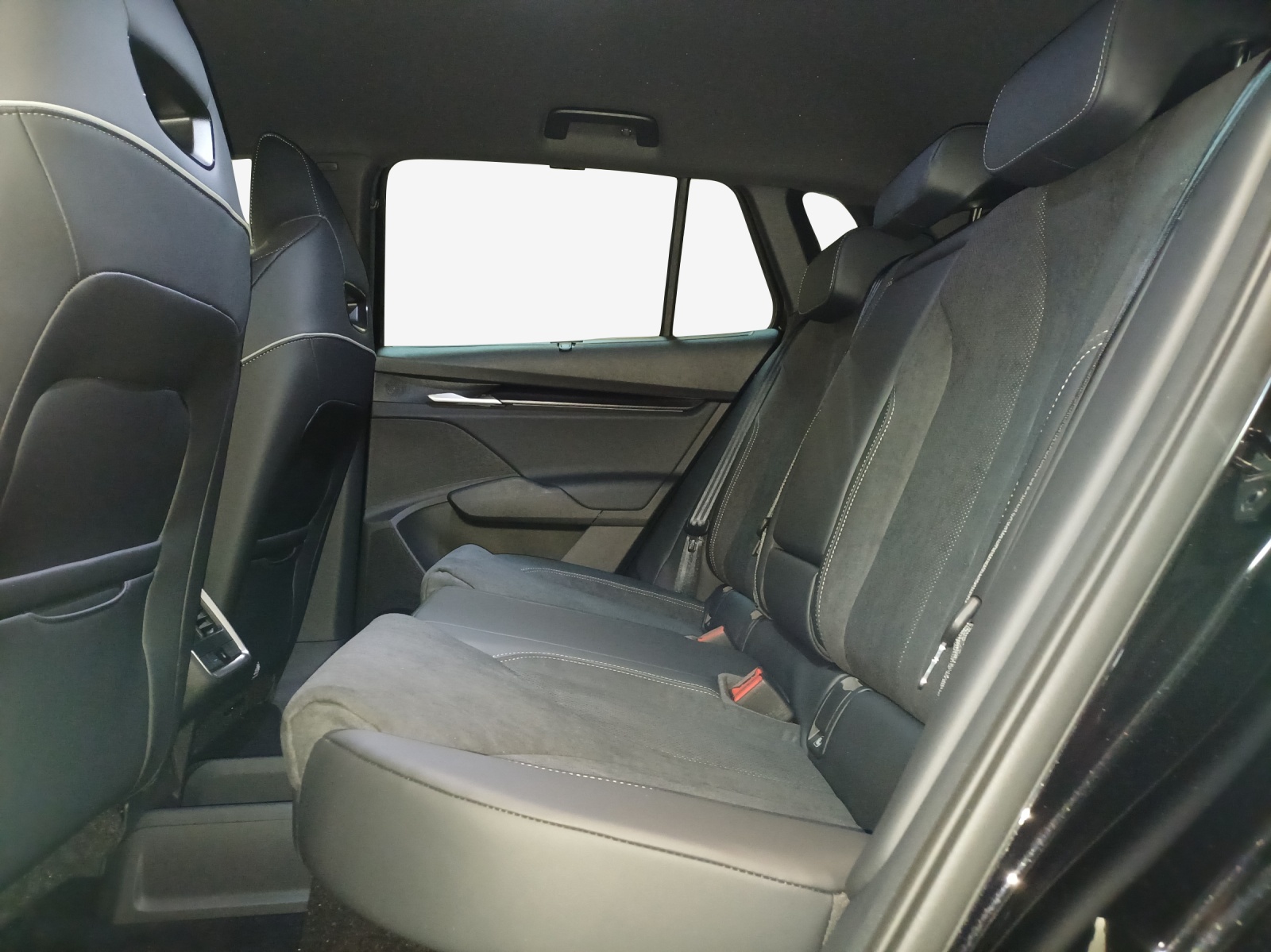 SKODA Elroq 85x Sportline 4x4-image-10