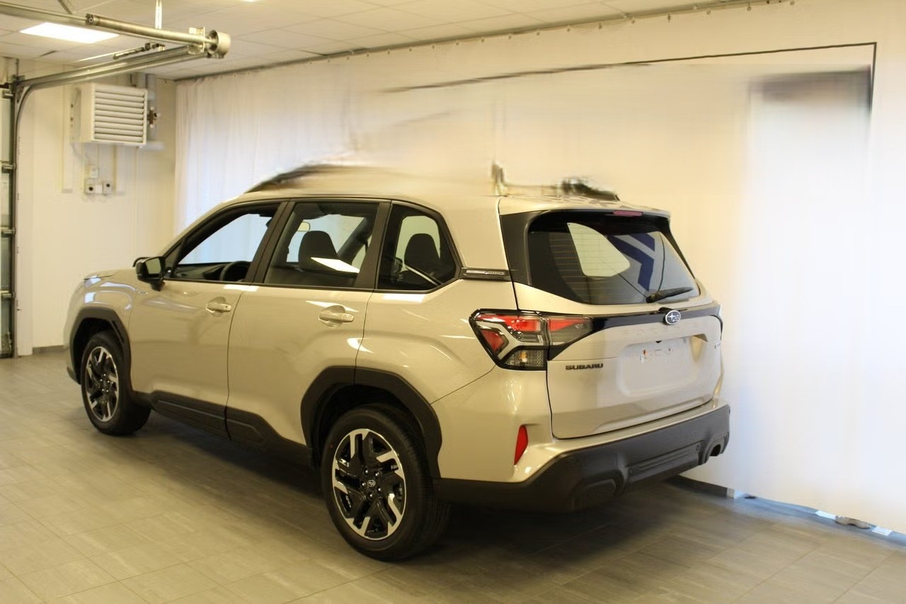 SUBARU Forester 2.0i e-Boxer Advantage Lineartronic-image-2