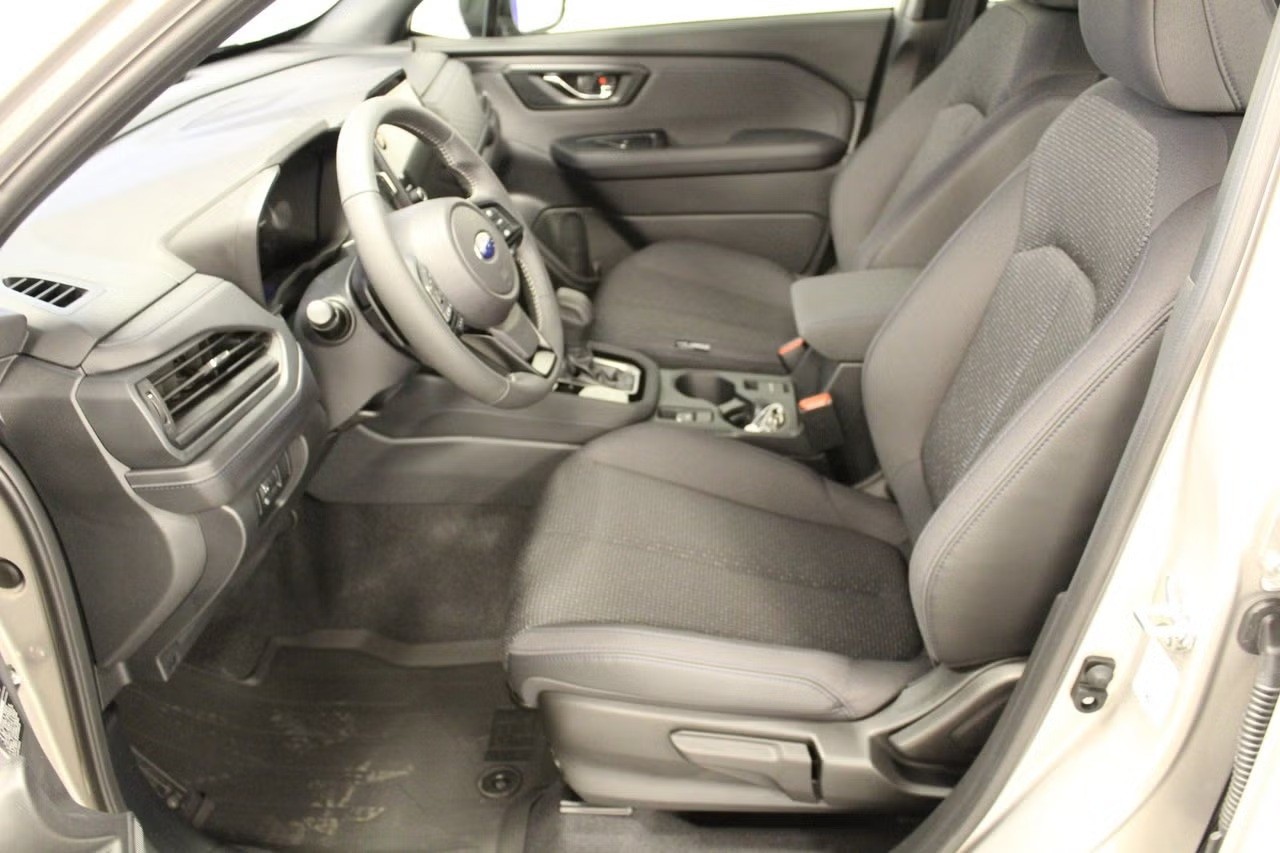 SUBARU Forester 2.0i e-Boxer Advantage Lineartronic-image-3
