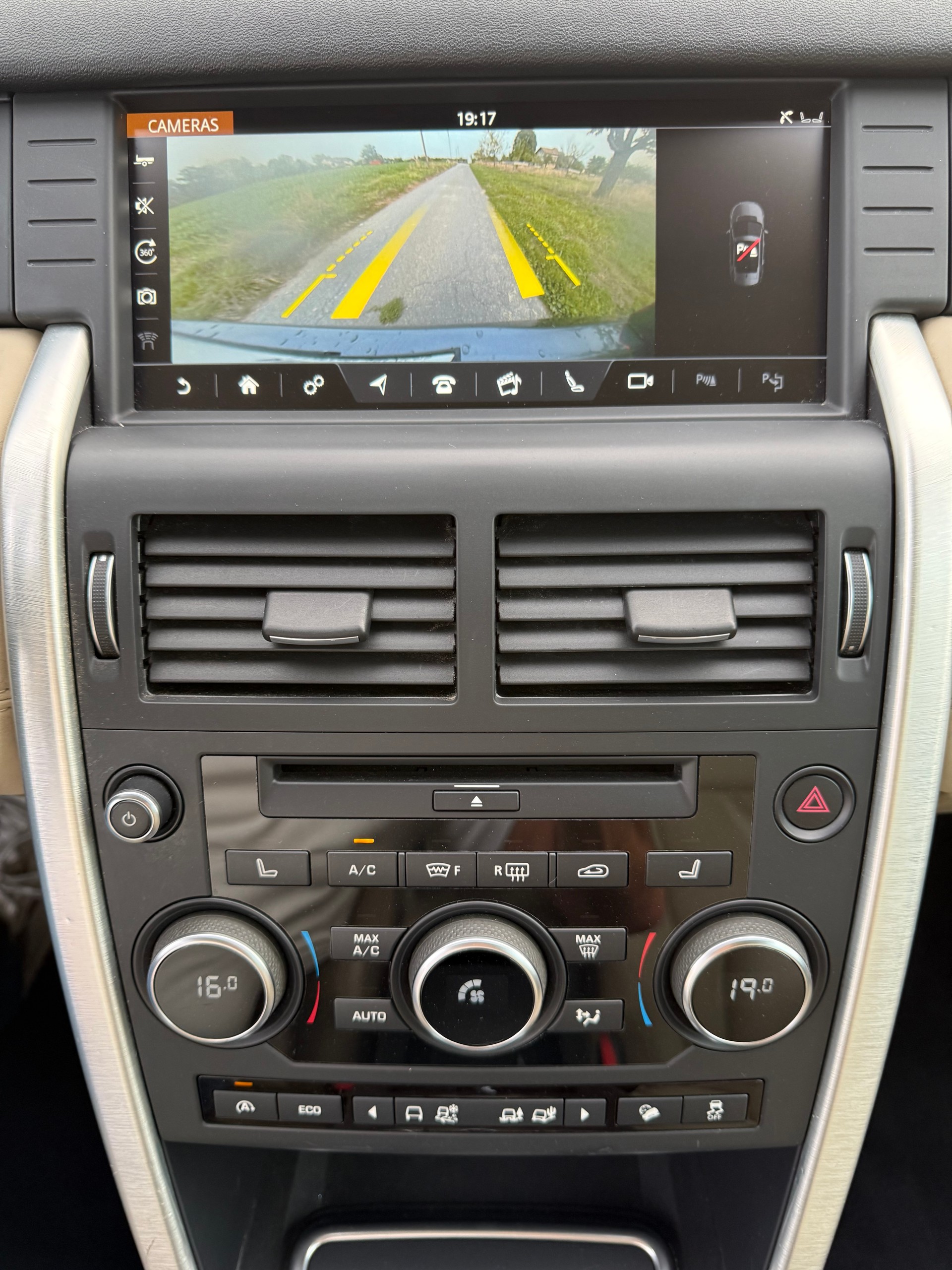 LAND ROVER Discovery Sport 2.0 Si4 HSE AT9-image-13