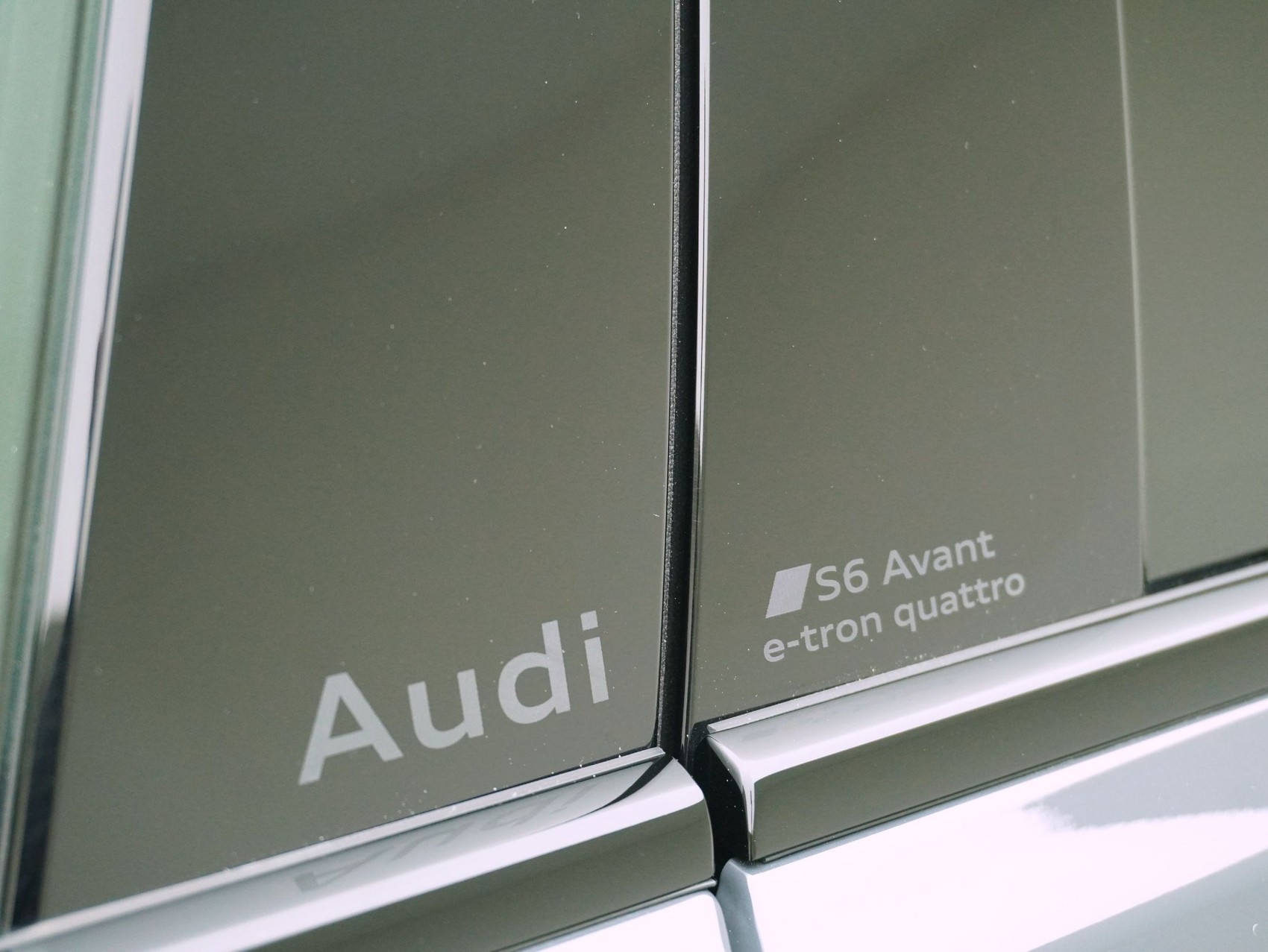 AUDI S6 e-tron Avant quattro **Audi Werksgarantie bis 03/2031**-image-8