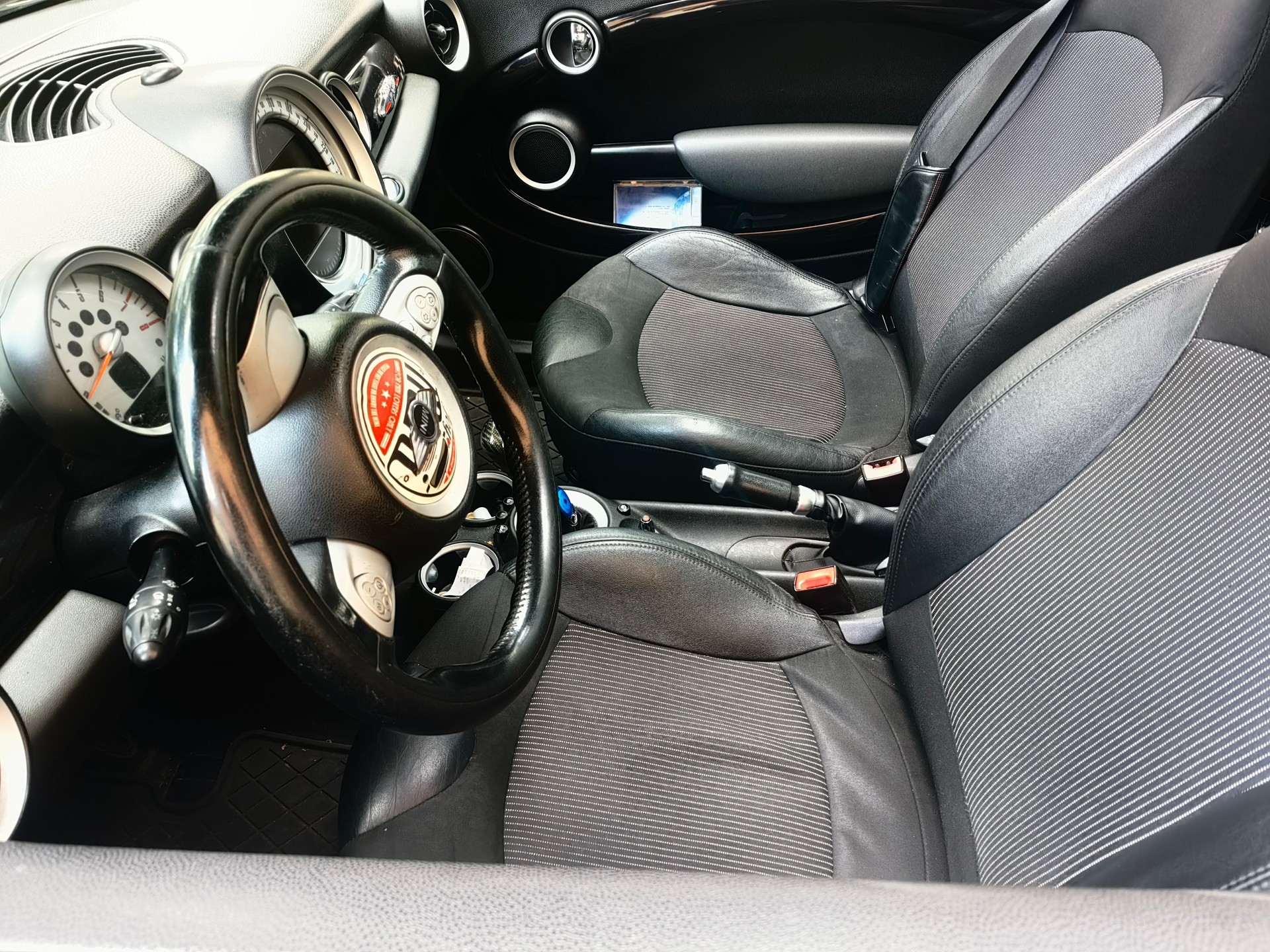MINI 1.6i John Cooper Works-image-1