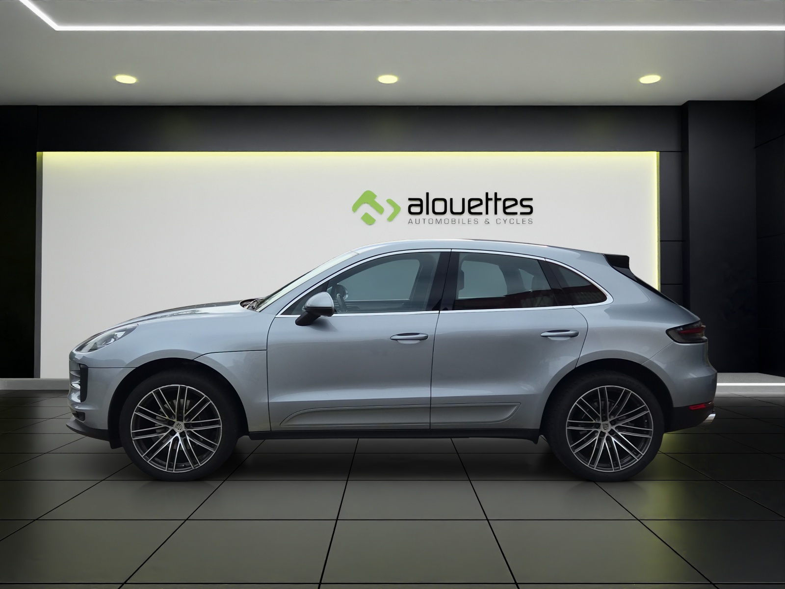 PORSCHE Macan PDK-showroom-element-2