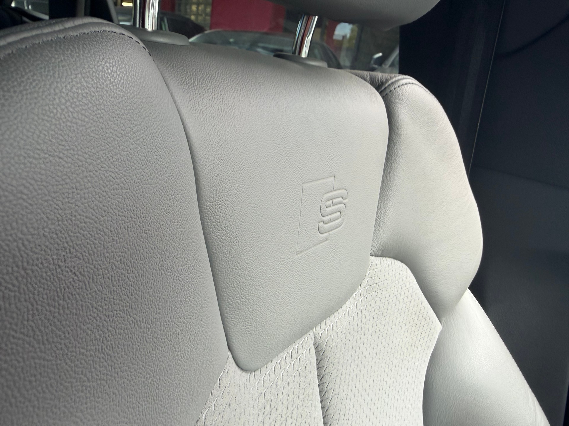 AUDI Q5 Sportback 40 TDI Blackedition quattro S-tronic-image-13