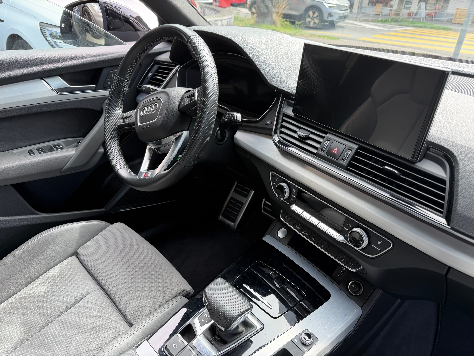 AUDI Q5 Sportback 40 TDI Blackedition quattro S-tronic-image-10
