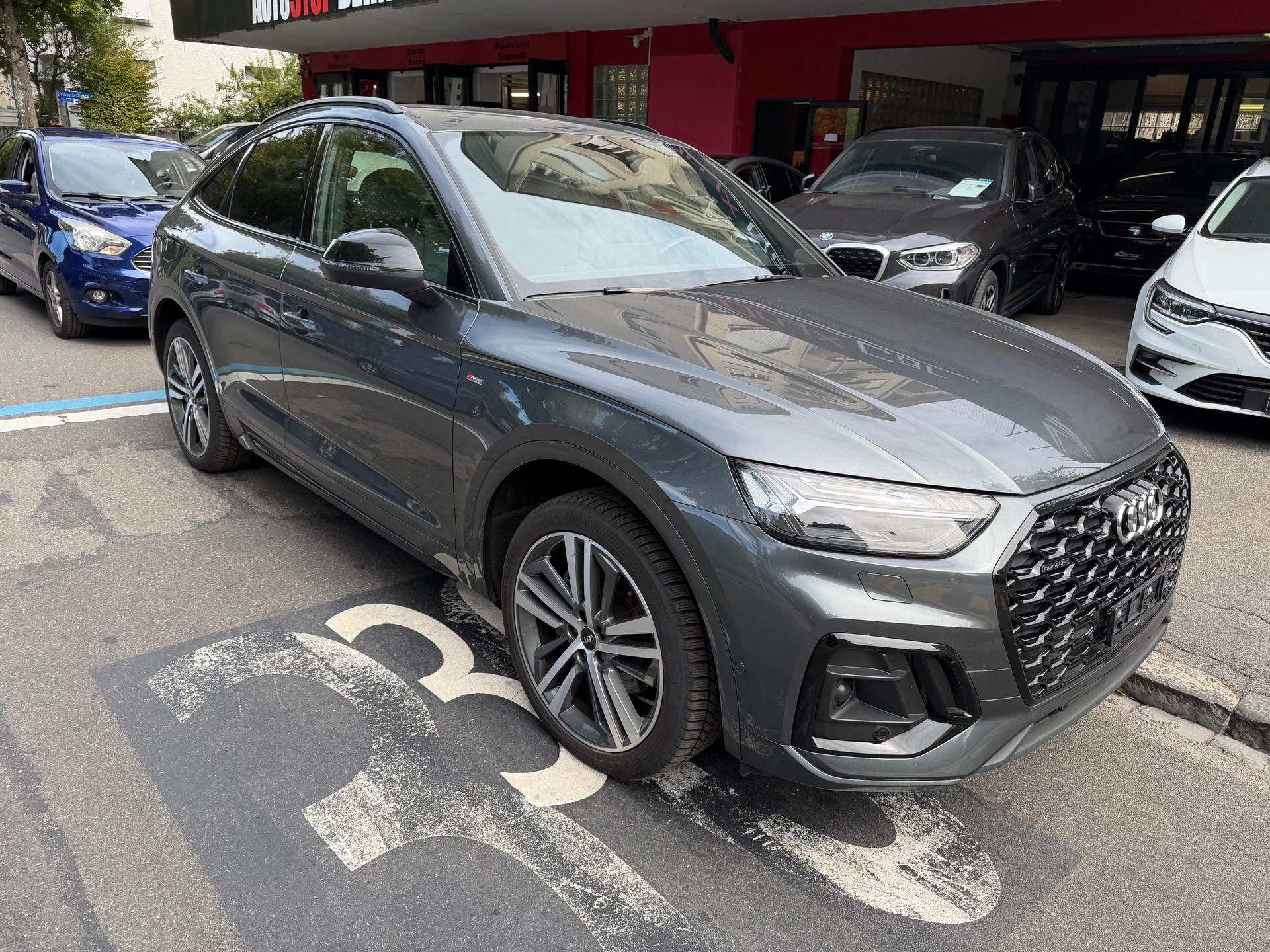 AUDI Q5 Sportback 40 TDI Blackedition quattro S-tronic-image-2