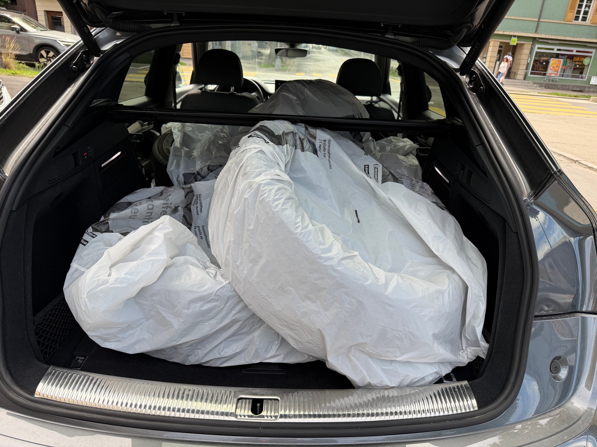 AUDI Q5 Sportback 40 TDI Blackedition quattro S-tronic-image-12