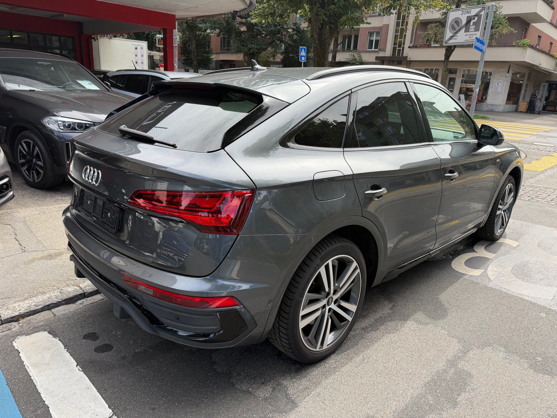 AUDI Q5 Sportback 40 TDI Blackedition quattro S-tronic-image-4